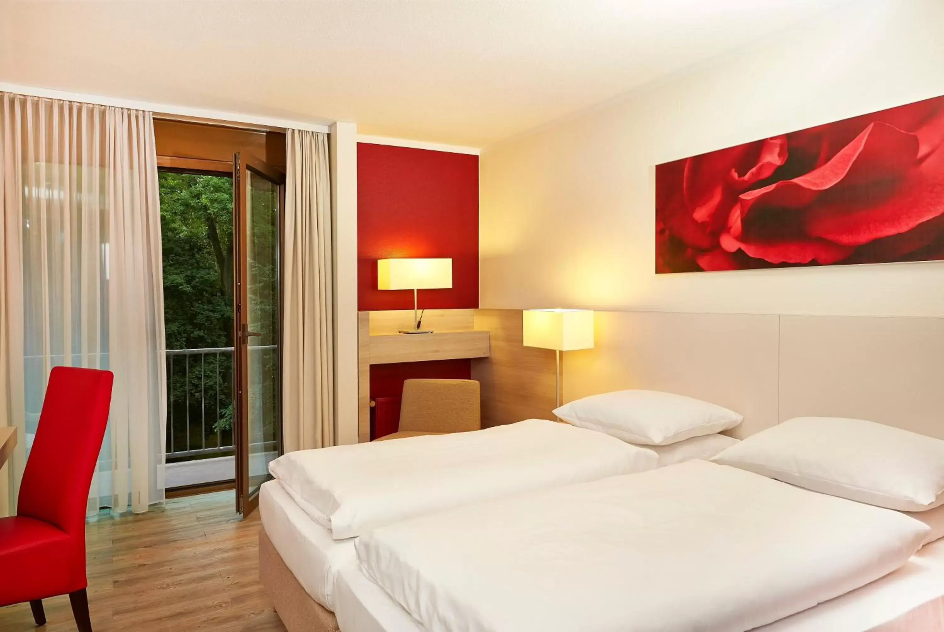 Bedroom, Bed in H+ Hotel Bad Soden