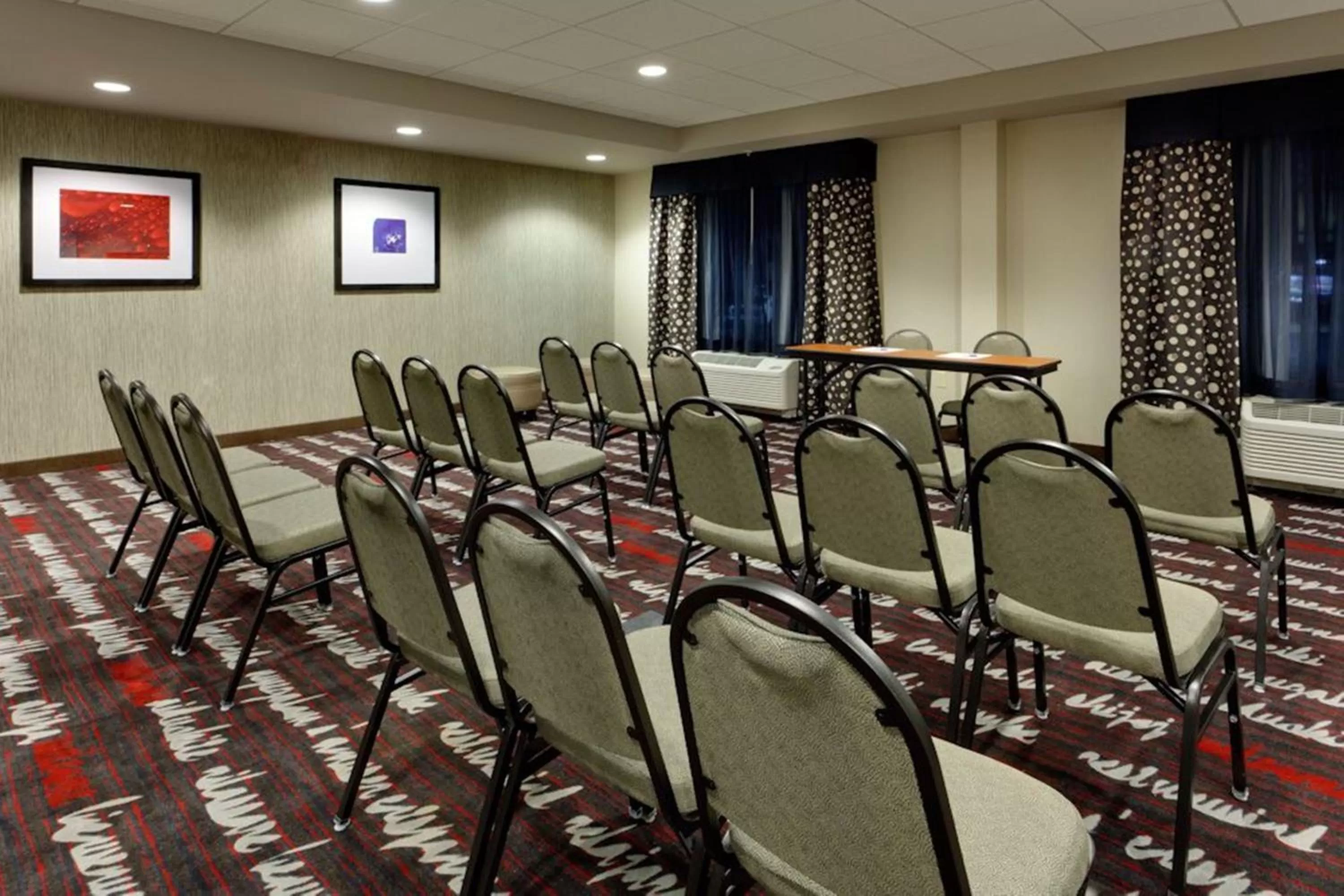 Meeting/conference room in Holiday Inn Express & Suites Northeast by IHG