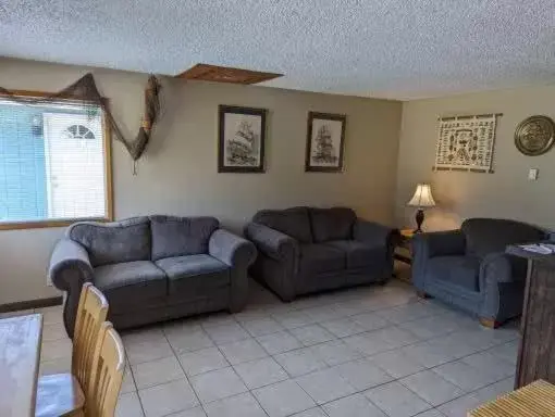 Seating Area in Silver Surf Motel