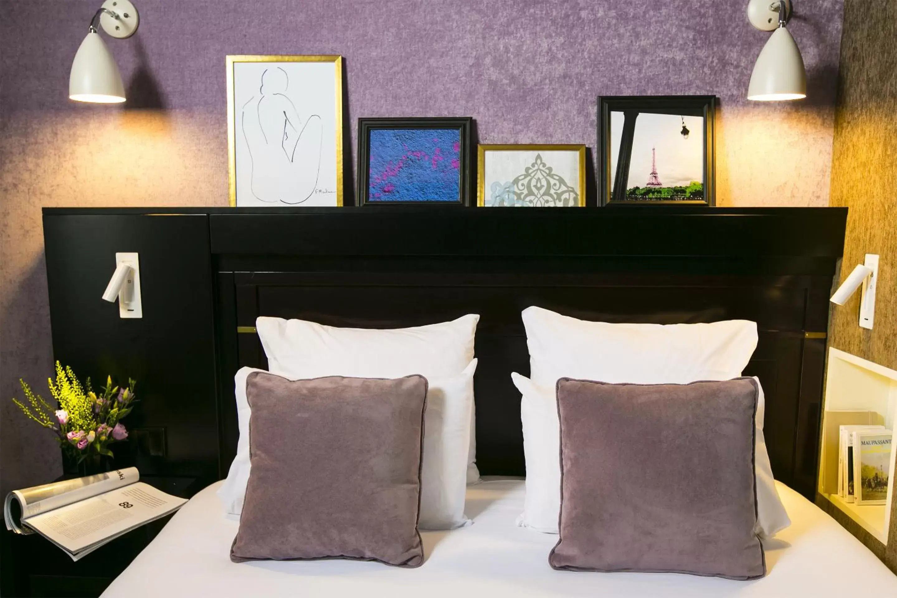 Bedroom in Hotel de Neuville Arc de Triomphe