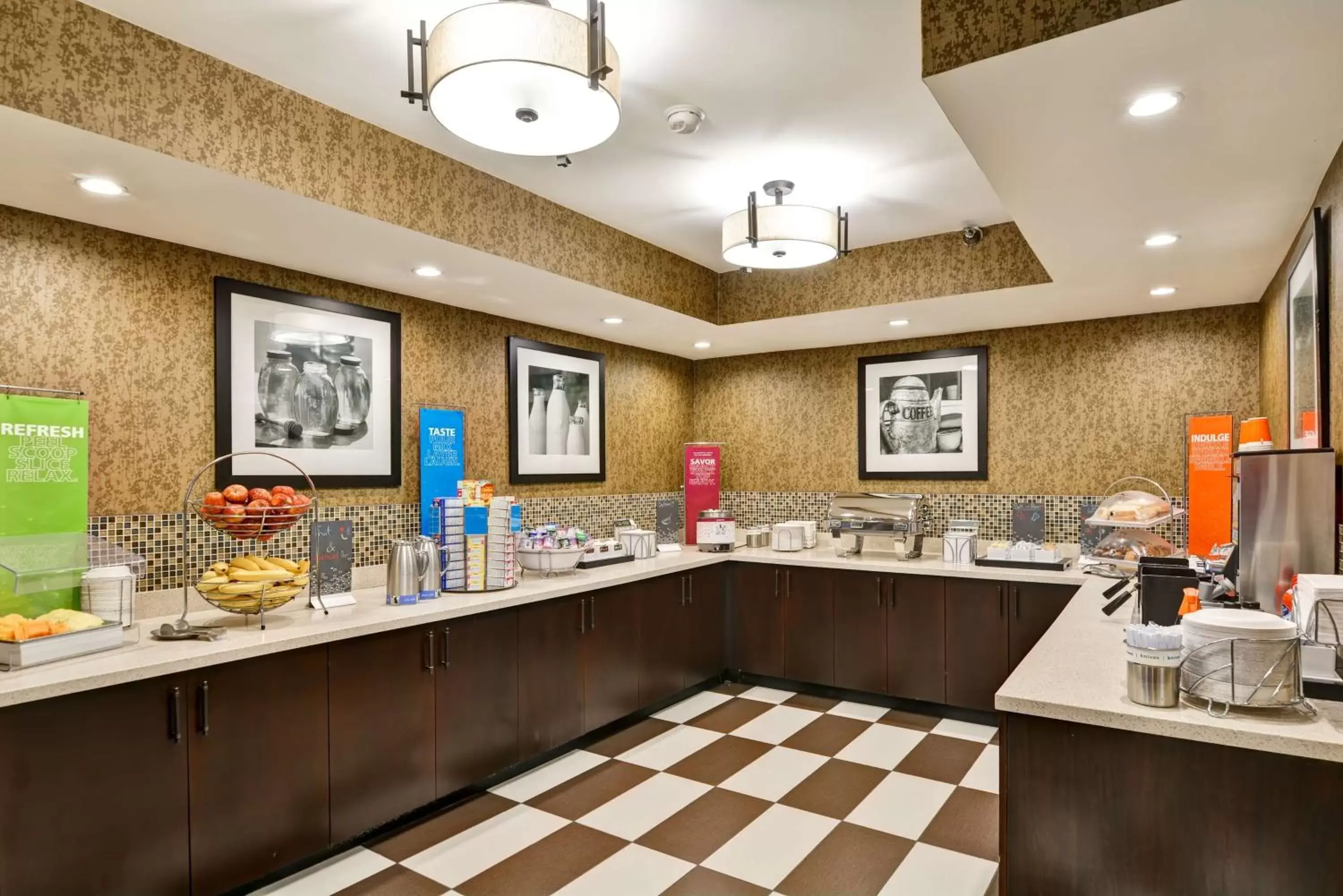 Dining area, Restaurant/Places to Eat in Hampton Inn Hendersonville