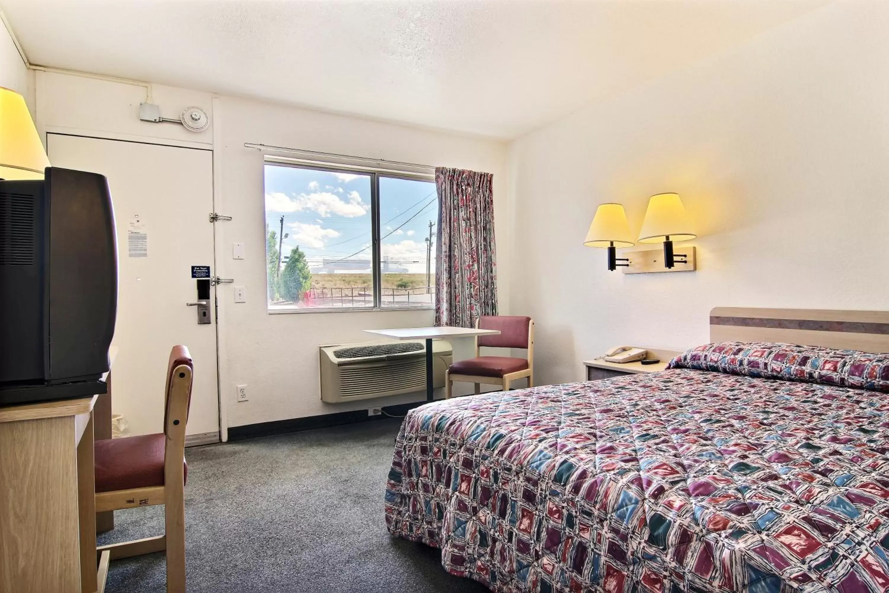 Bedroom, Bed in Motel 6-Santa Rosa, NM