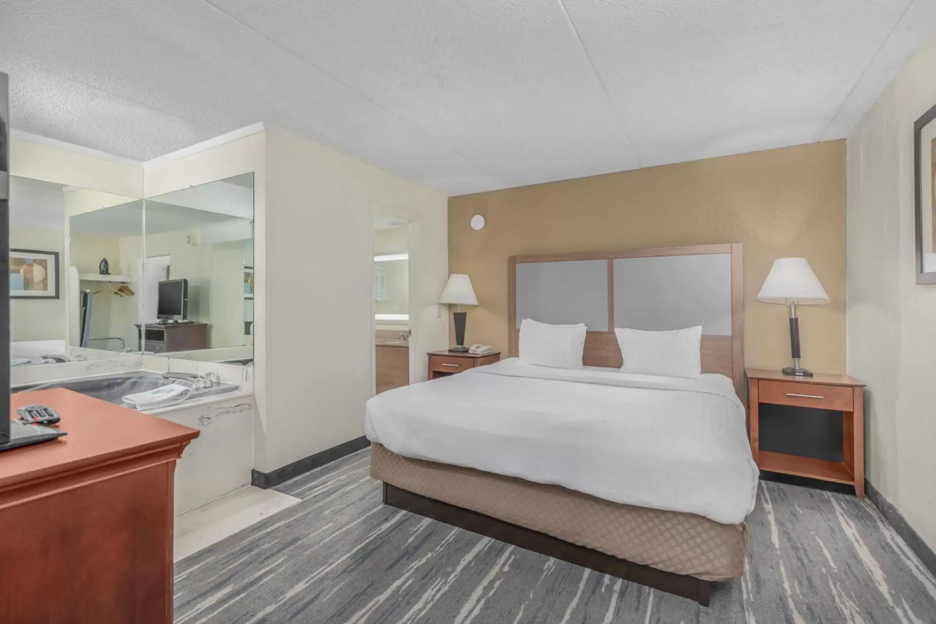 Bed in Crossroads Inn & Suites