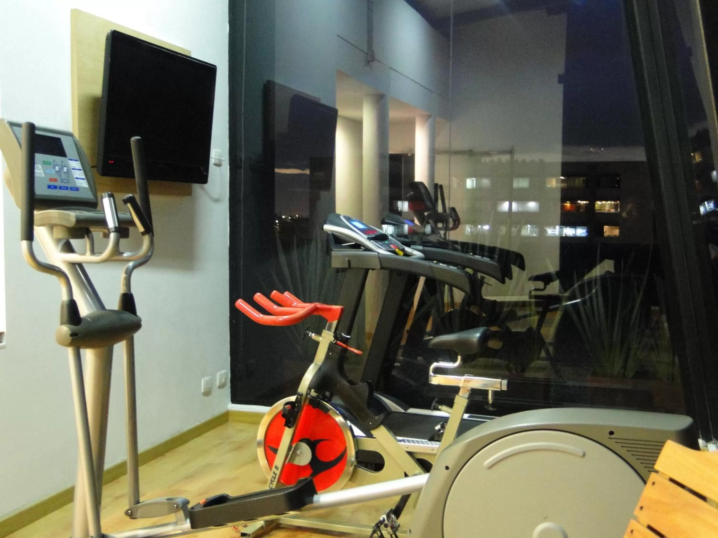 Fitness centre/facilities in Hotel bh Parque 93