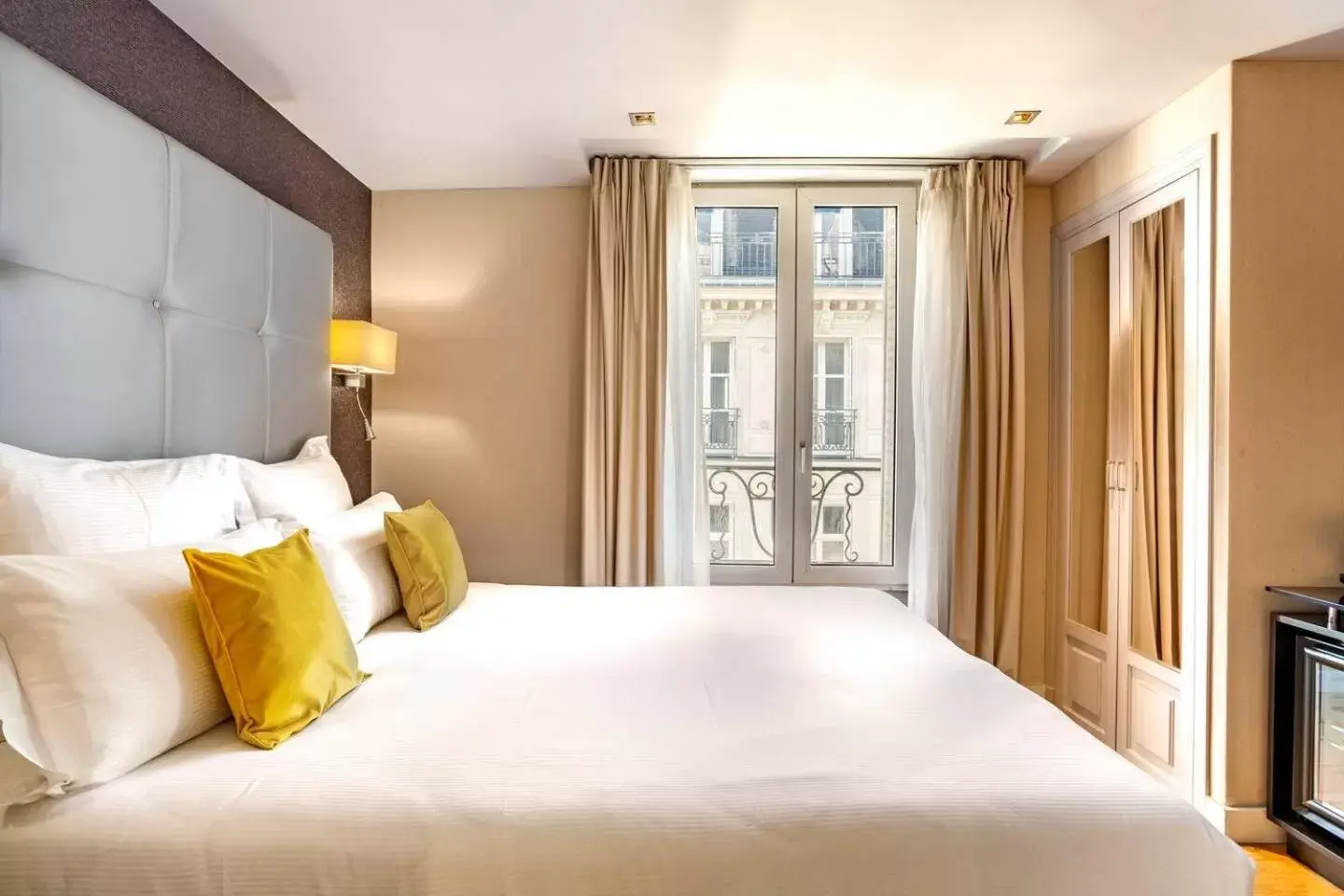 Bedroom, Bed in Hotel Opéra Marigny