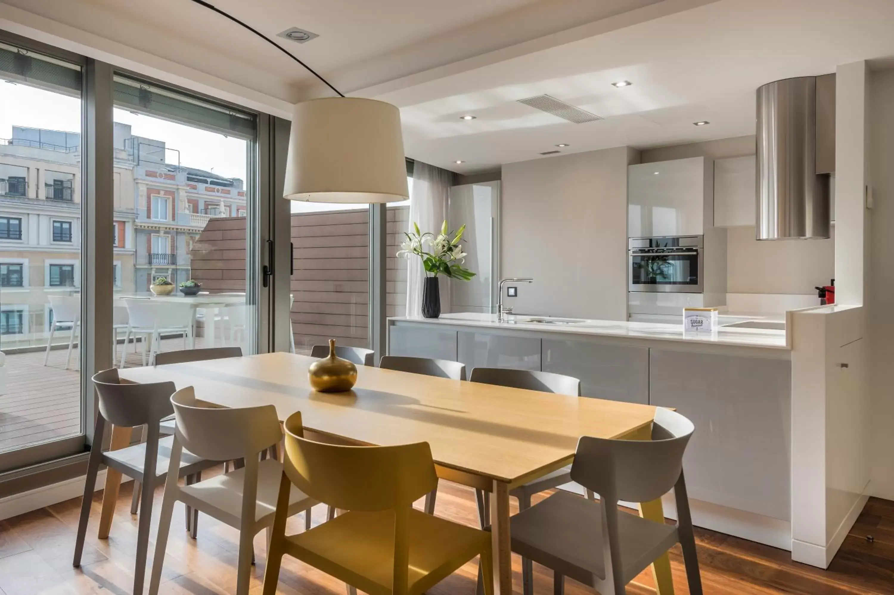 Kitchen or kitchenette, Dining Area in Gran View Apartments