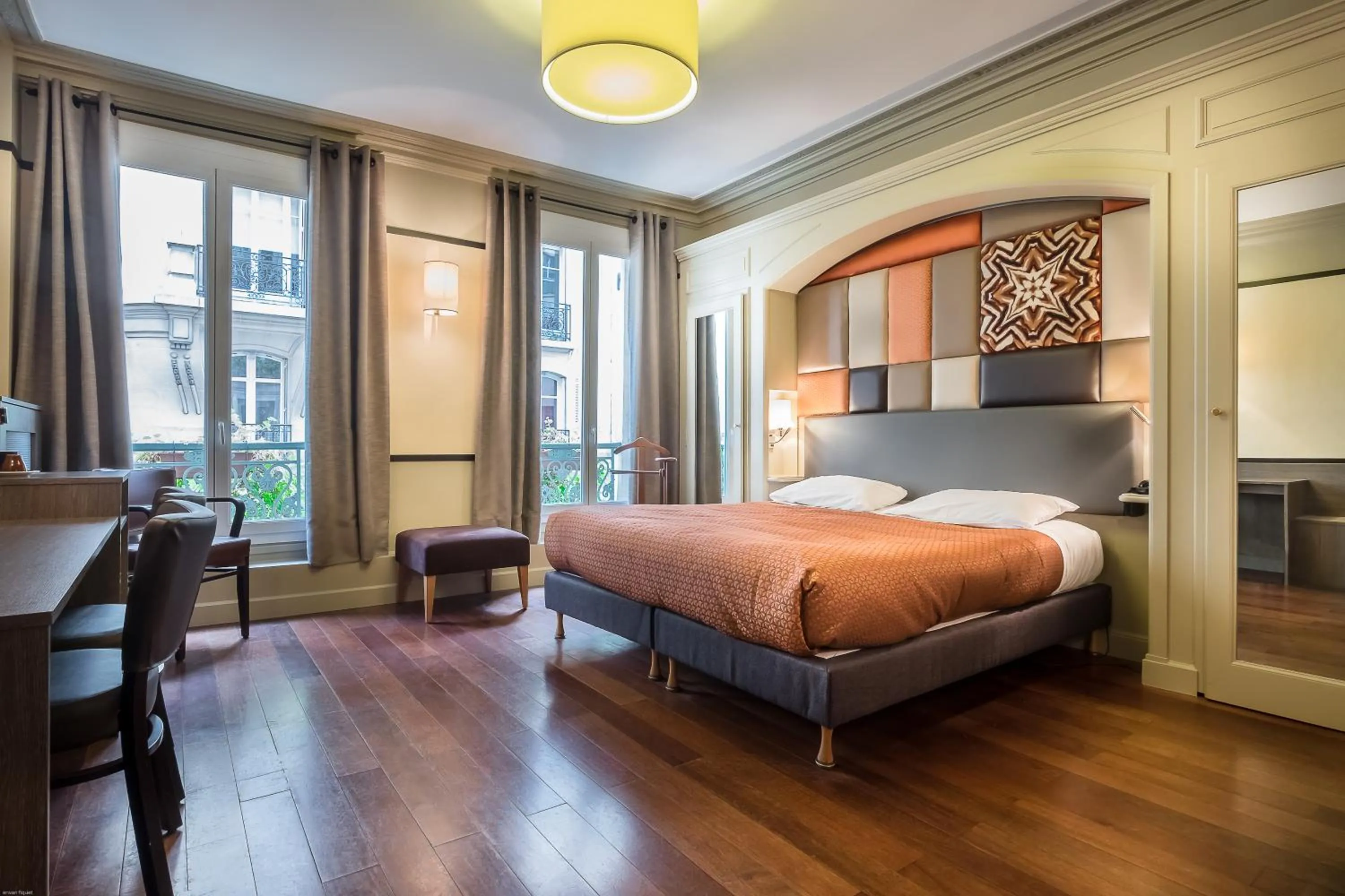 Bed in Hotel Concortel Paris