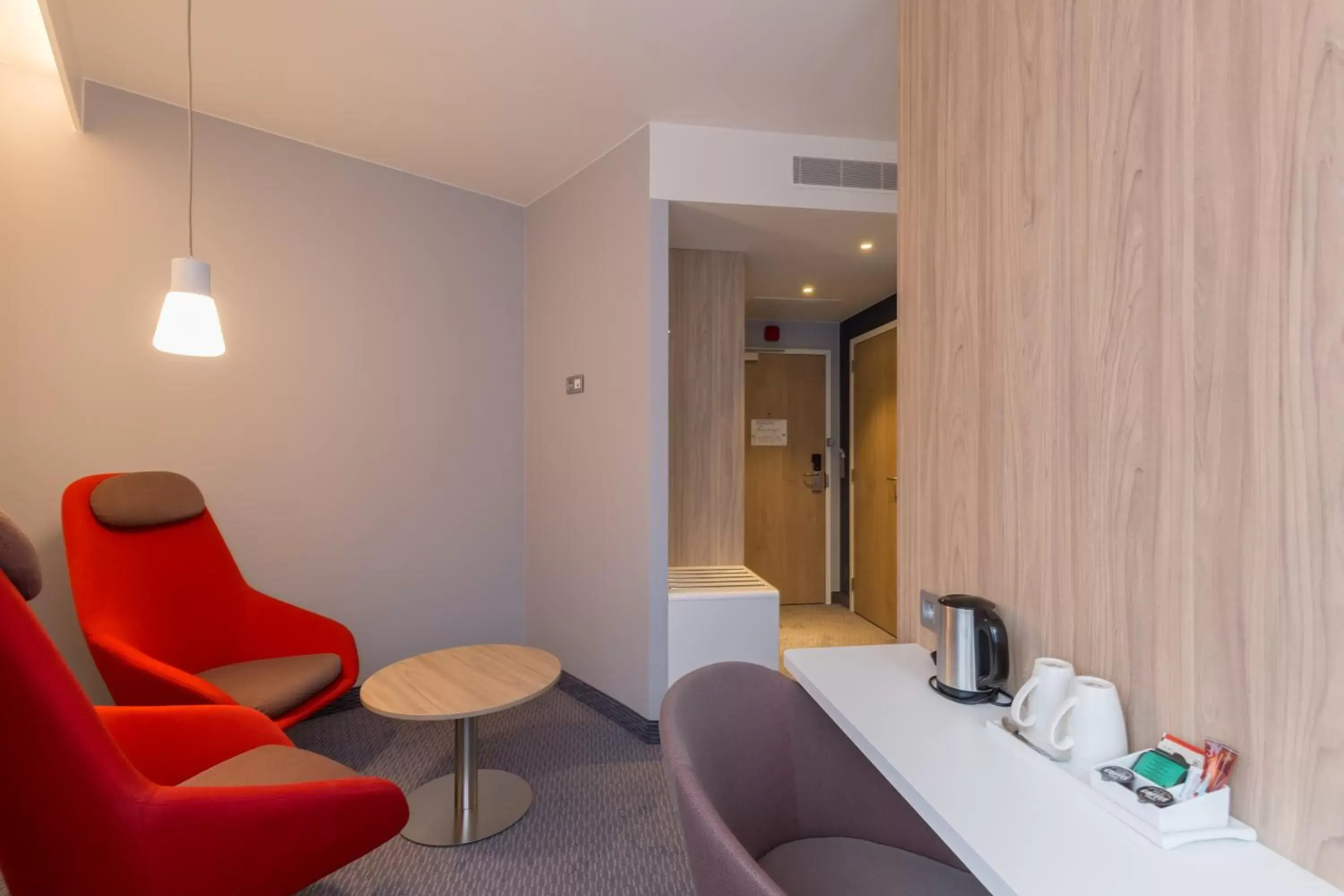 Seating area in Holiday Inn Express Brussels-Grand-Place, an IHG Hotel