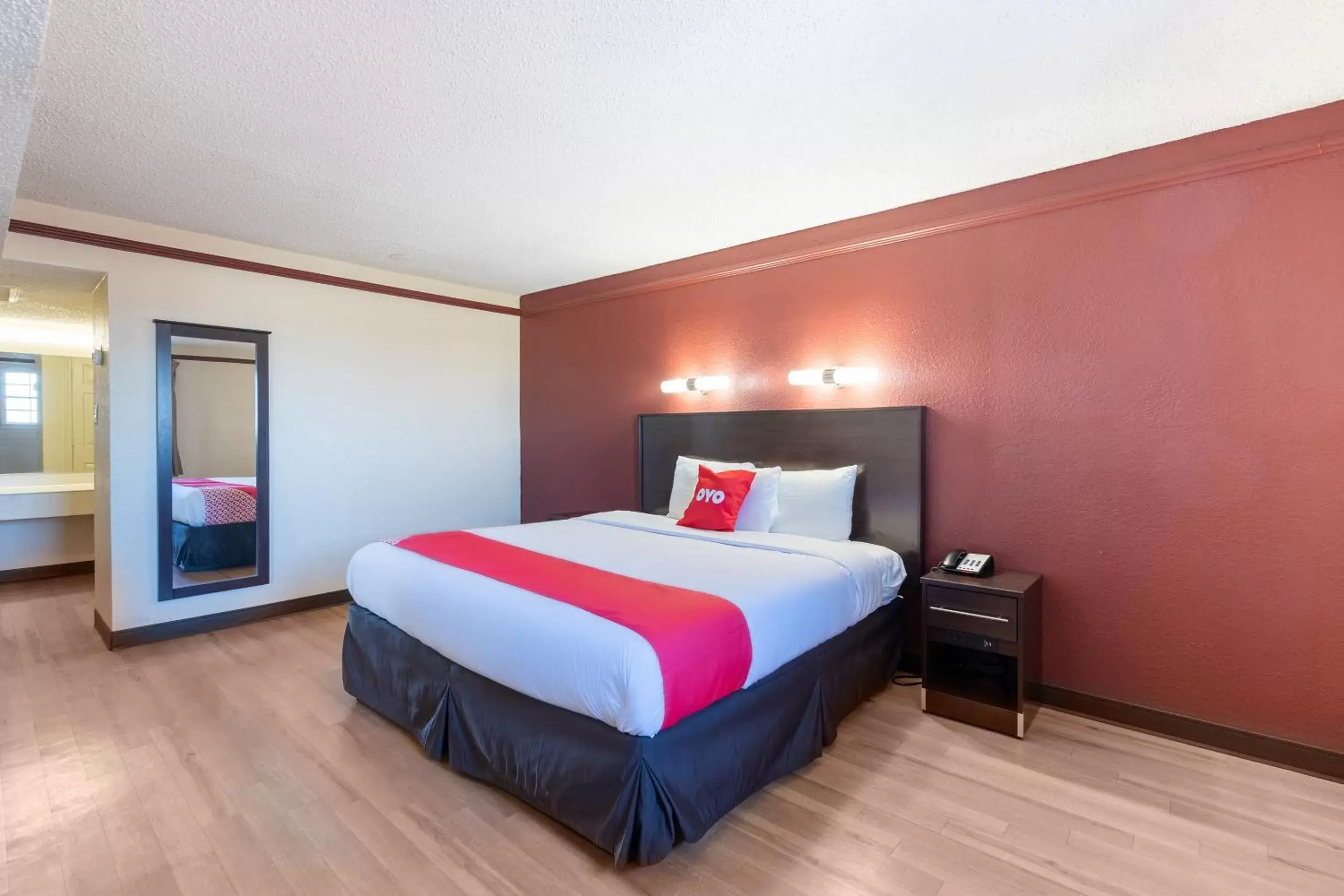 Bedroom, Bed in OYO Hotel Tulsa N Sheridan Rd & Airport