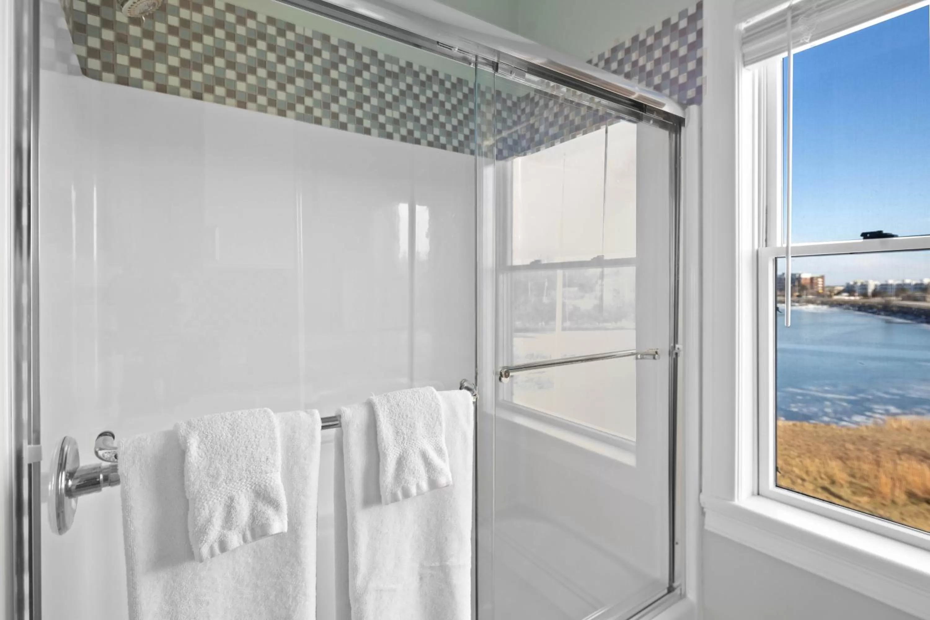 The Beacon Waterfront Inn