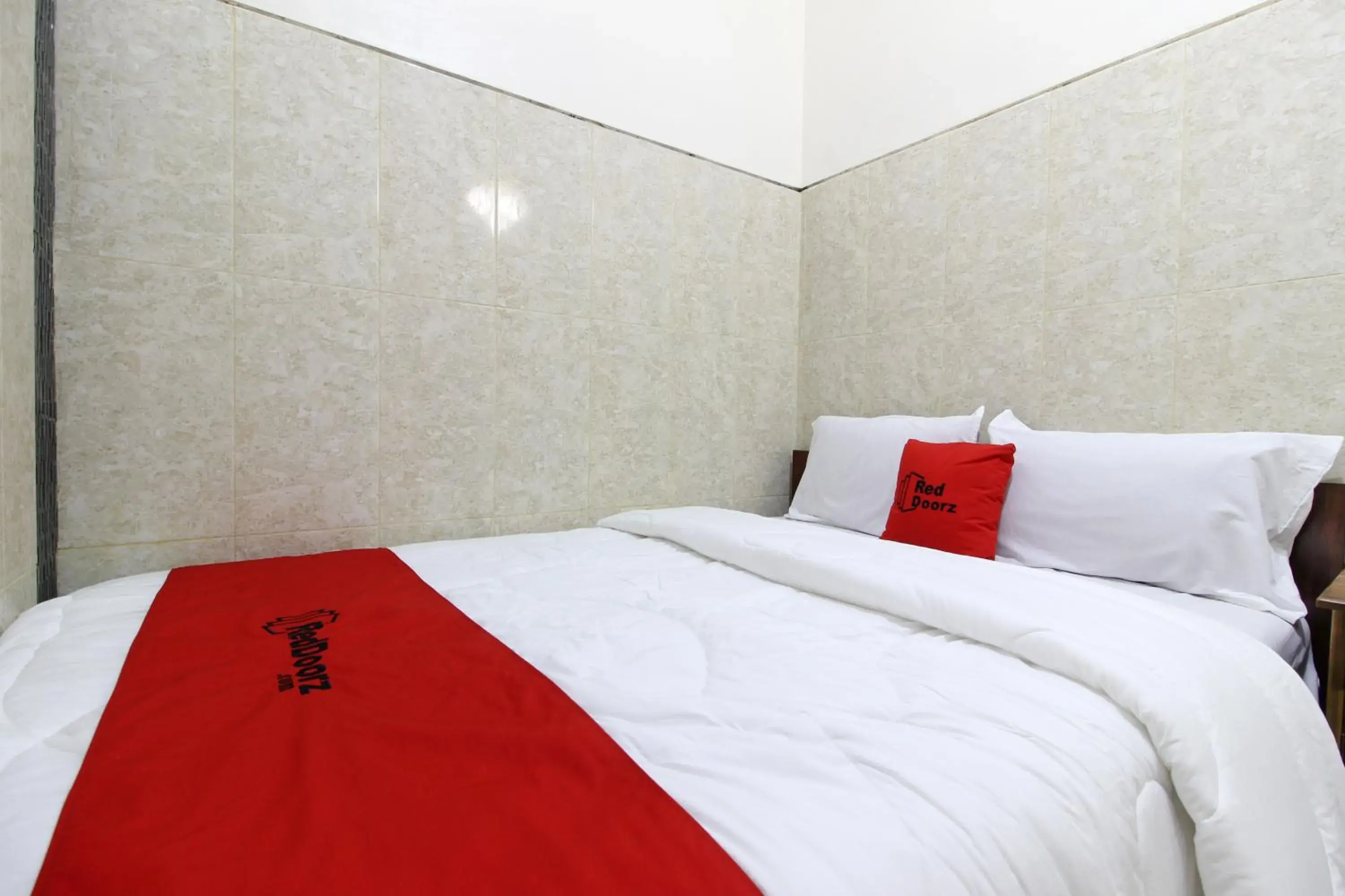 Bedroom, Bed in RedDoorz near Museum Gunung Merapi