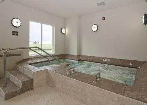 Hot Tub in Sleep Inn & Suites Marshall