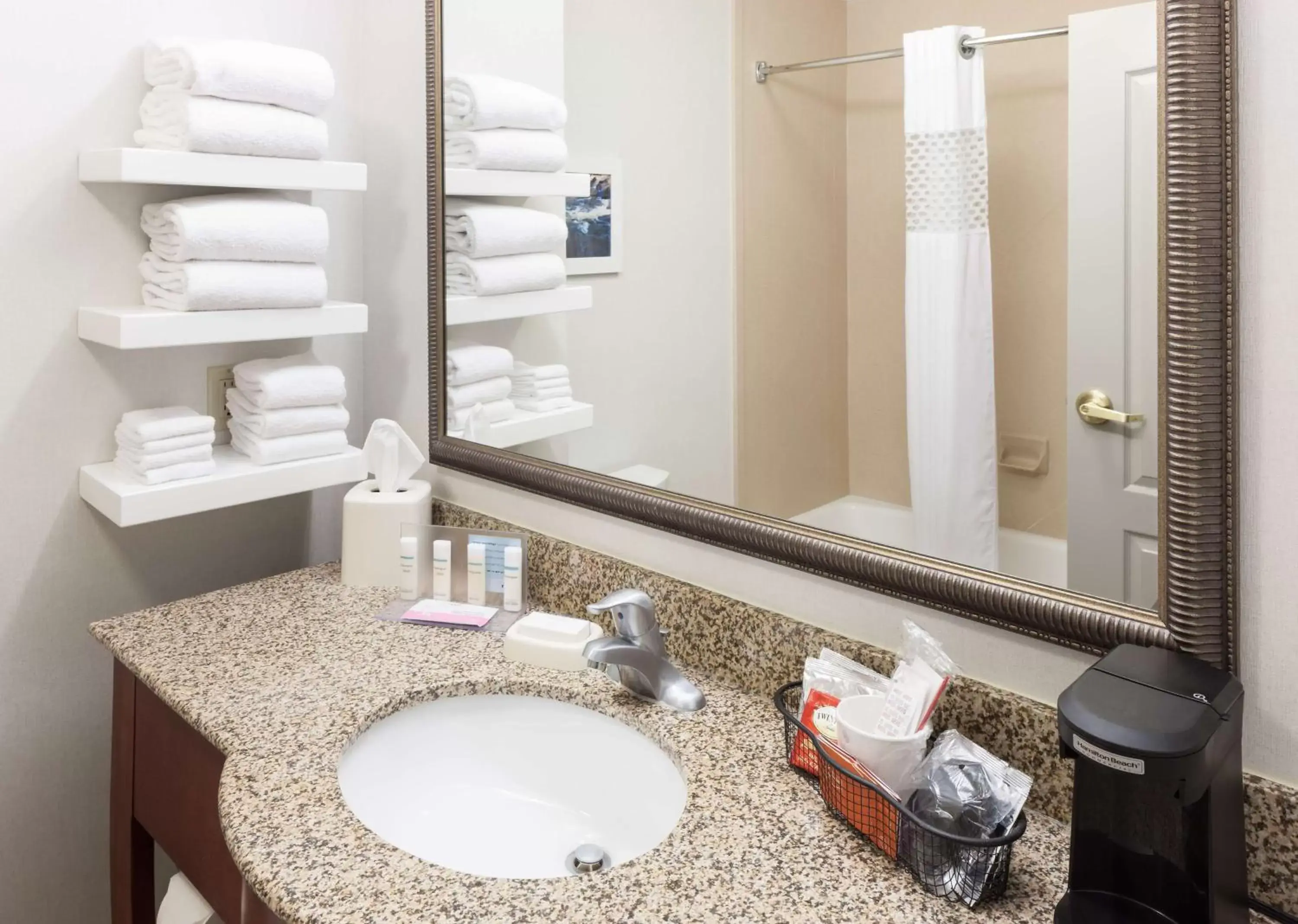 Bathroom in Hampton Inn & Suites Cedar Rapids