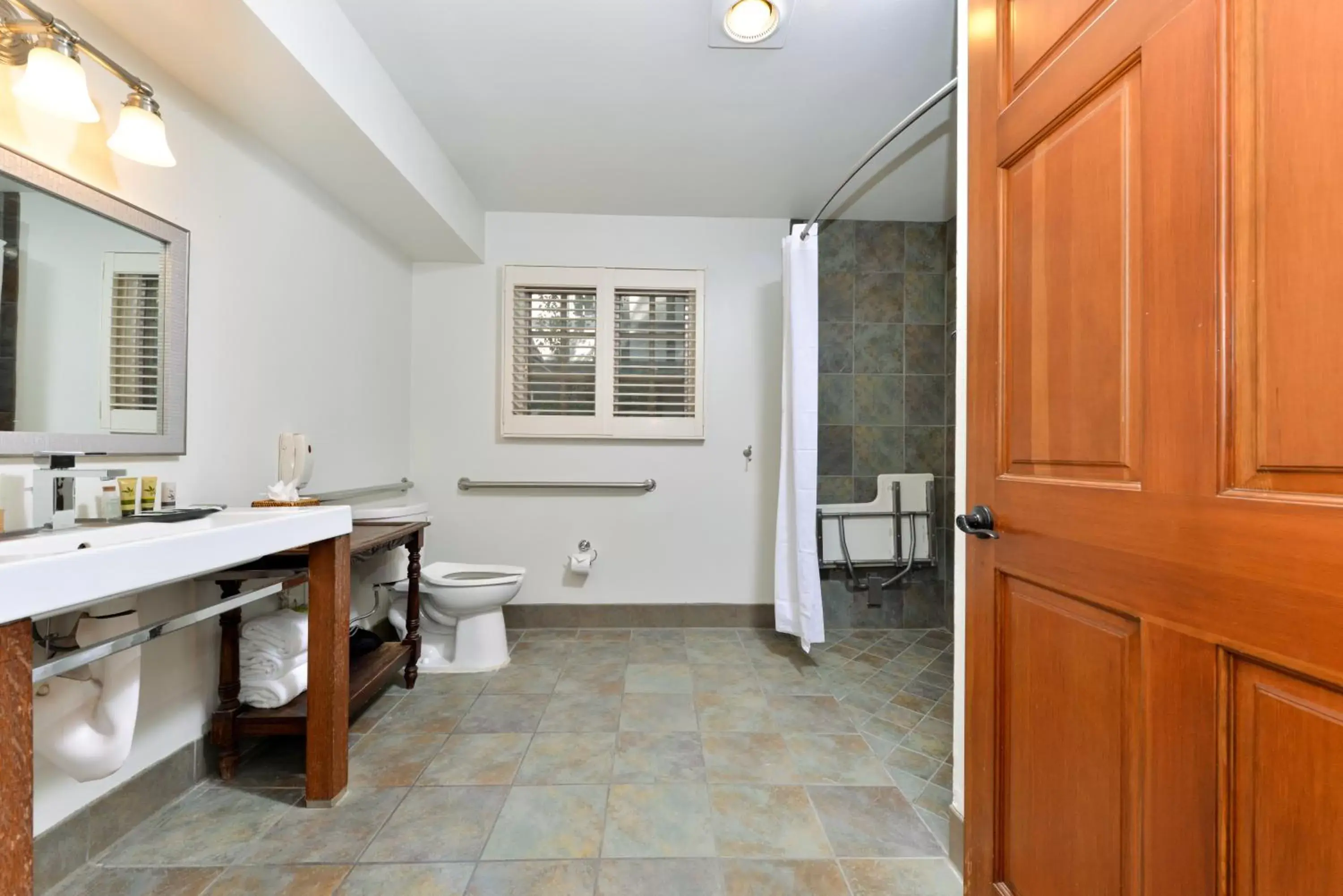 Bathroom in Wine Valley Inn