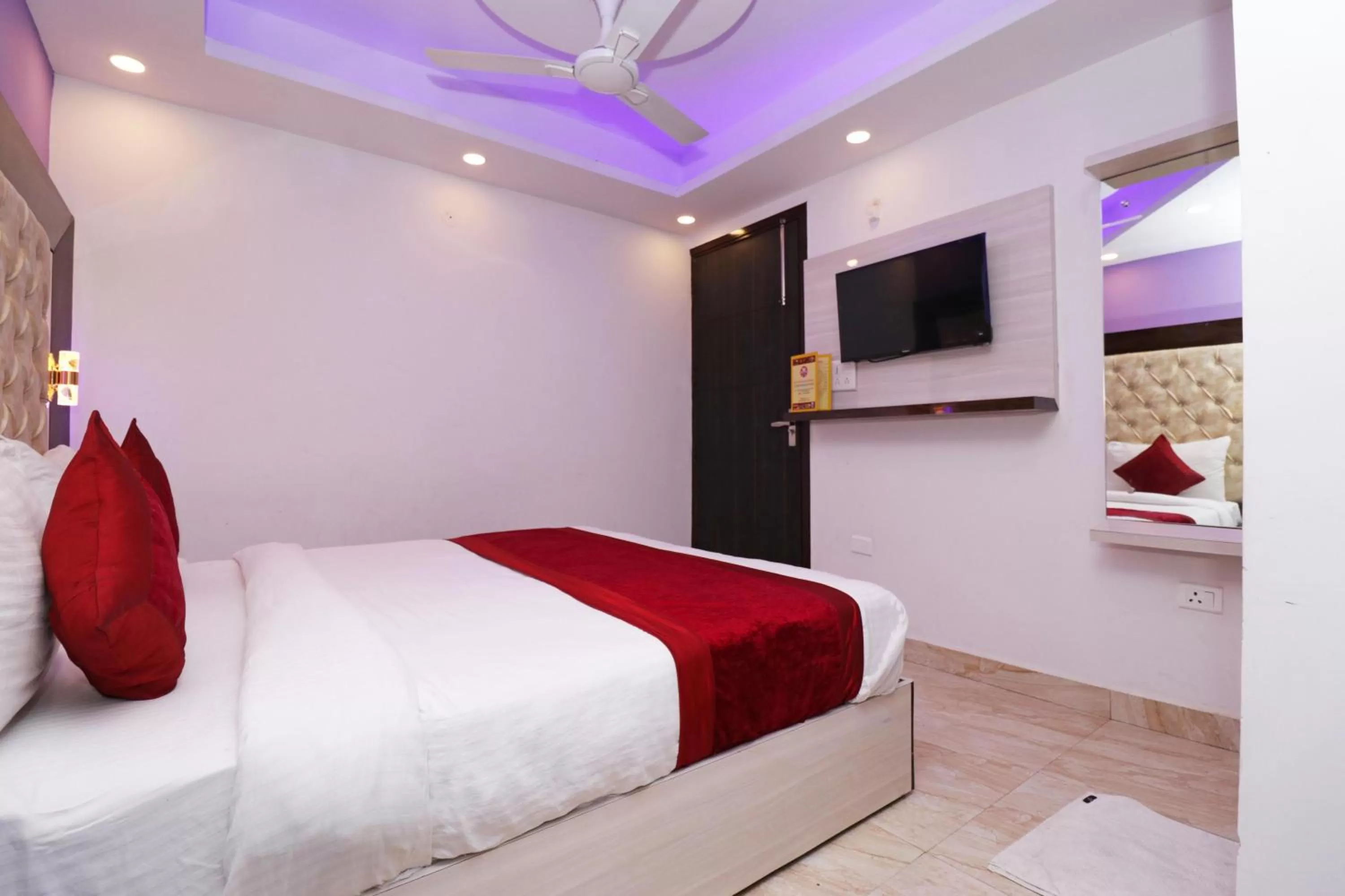 Photo of the whole room, Bed in Airport Hotel Shivaka Inn