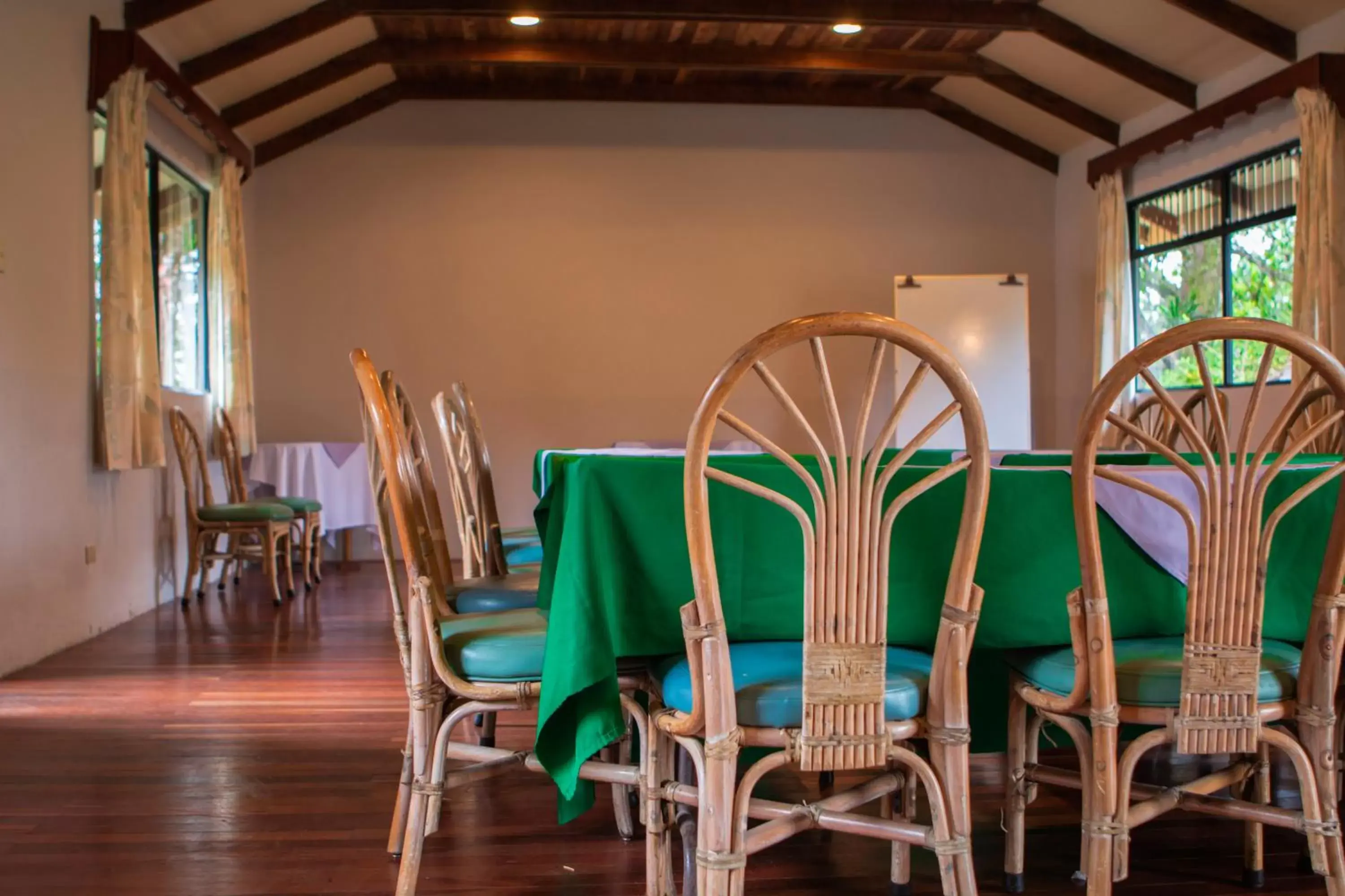 Meeting/conference room, Restaurant/Places to Eat in Hotel Villa Zurqui