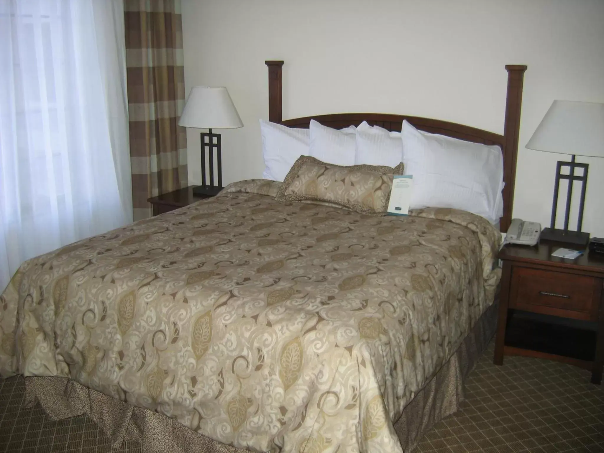 Bed in Staybridge Suites Indianapolis-Airport by IHG Bed in Staybridge Suites Indianapolis-Airport by IHG