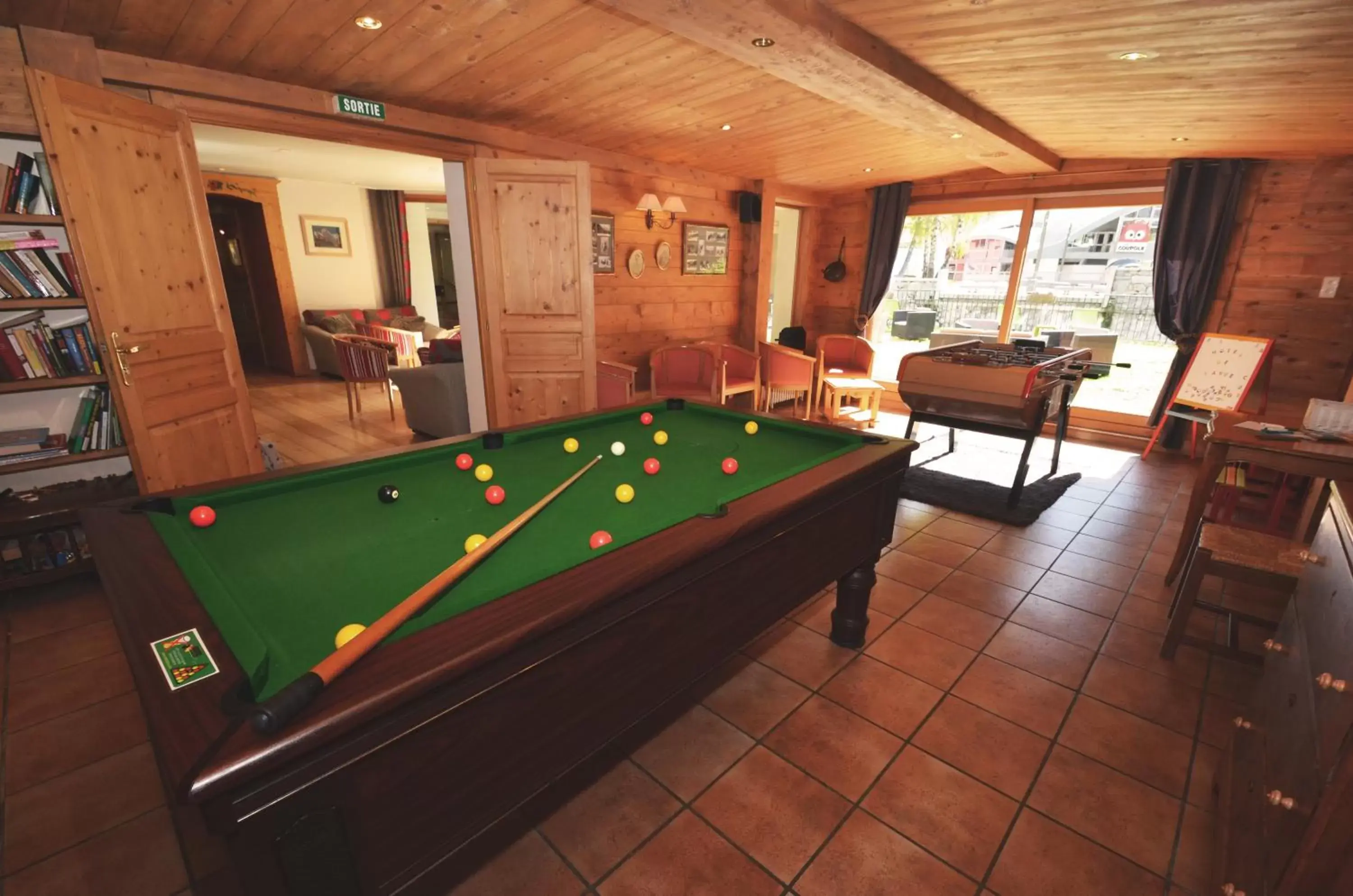 Game Room, Billiards in Hôtel de L'Arve by HappyCulture