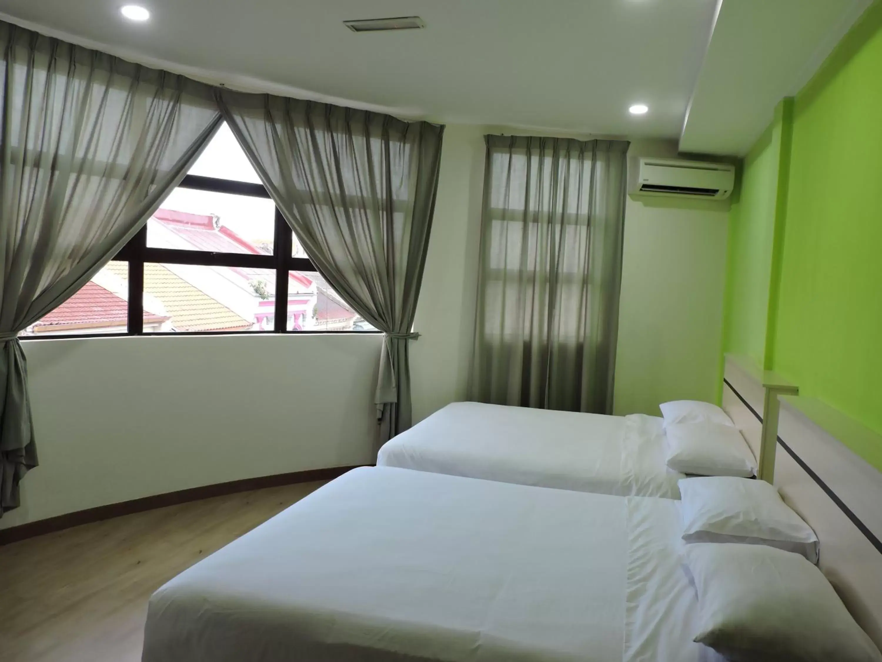 Bedroom, Bed in Merlin Hotel Penang