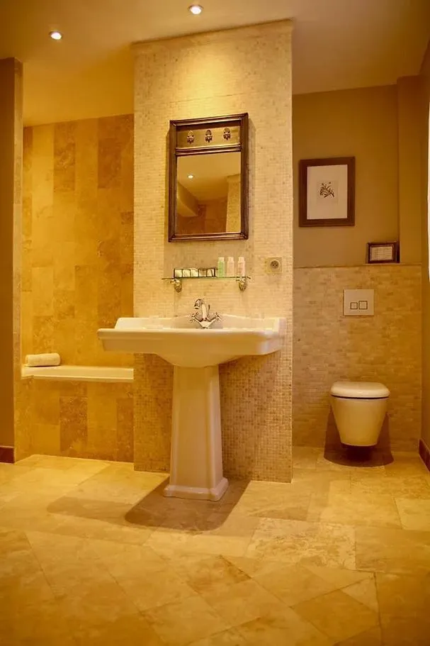 Toilet in La Villa Mazarin