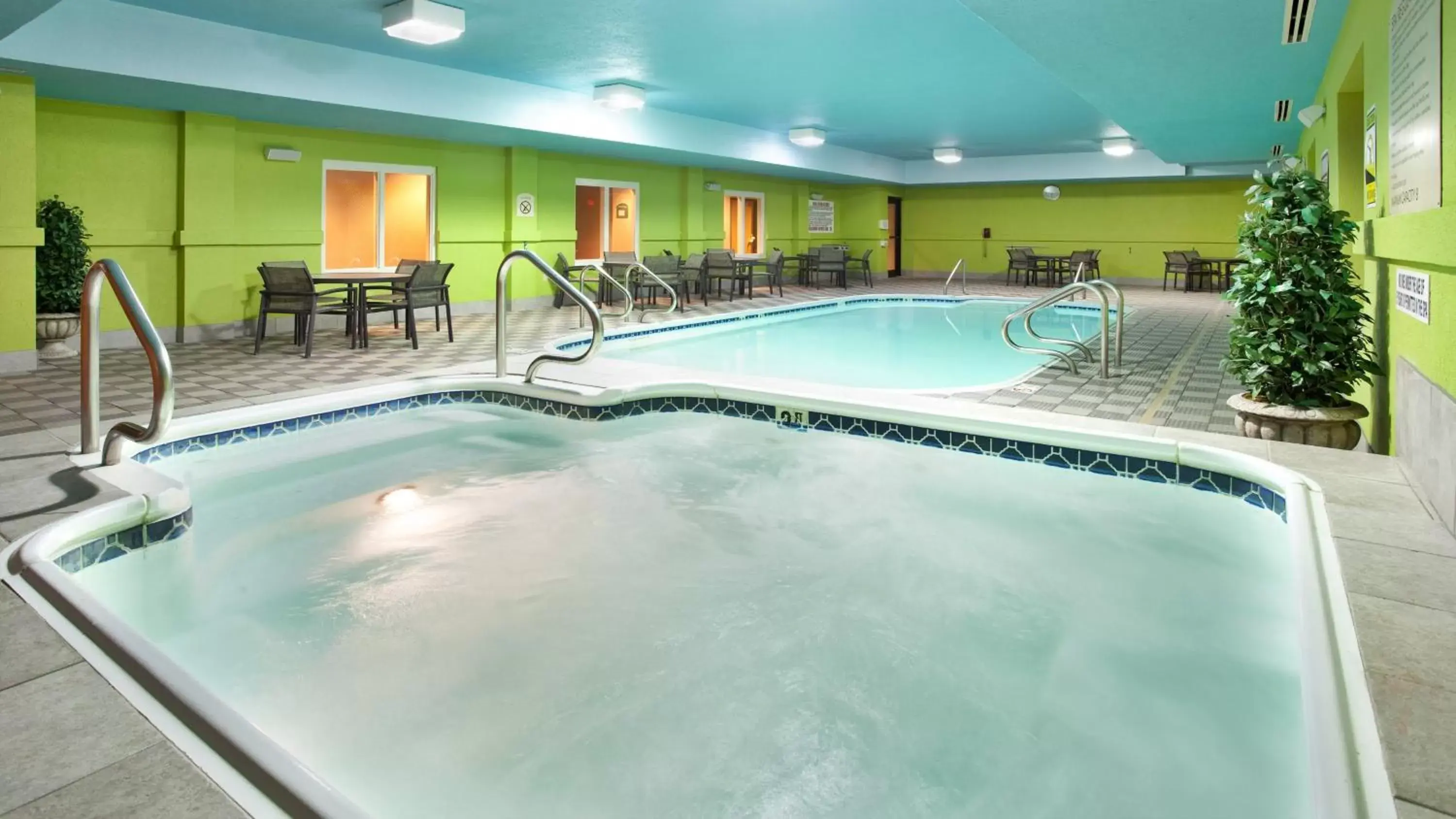 Lobby or reception, Swimming Pool in Holiday Inn Express Kearney, an IHG Hotel