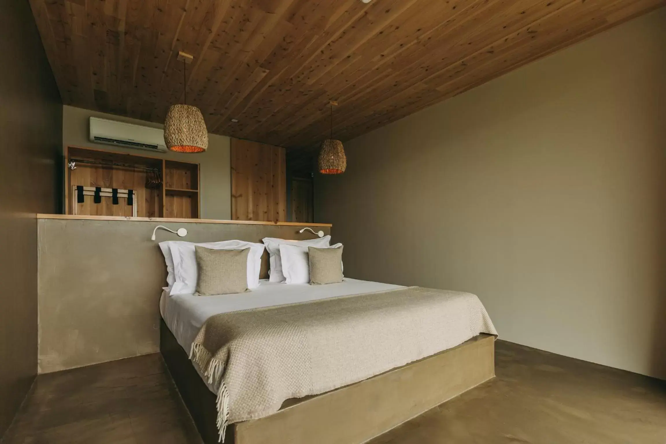 Bedroom, Bed in Santa Barbara Eco-Beach Resort