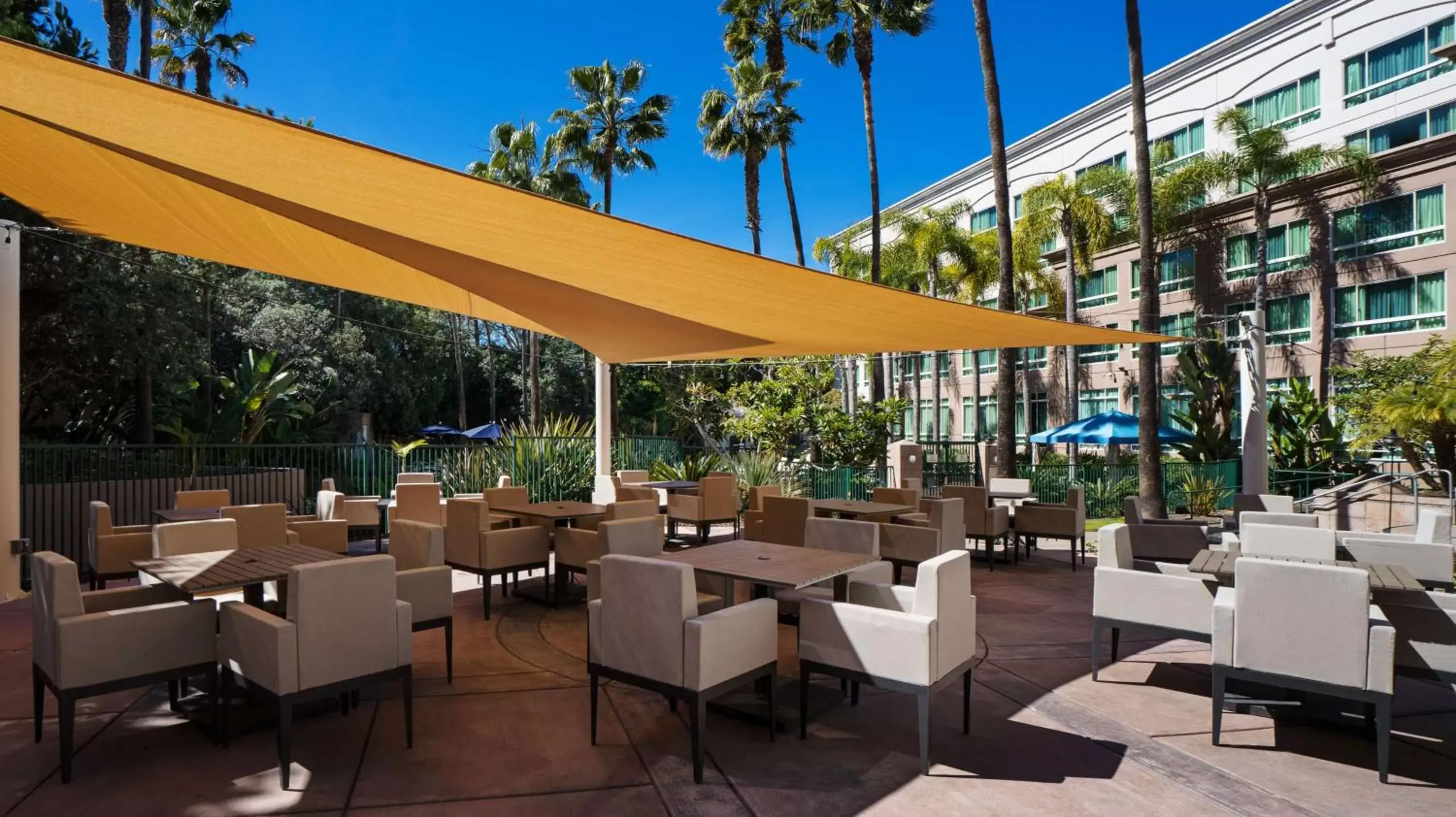 Patio, Restaurant/Places to Eat in DoubleTree by Hilton San Diego Del Mar