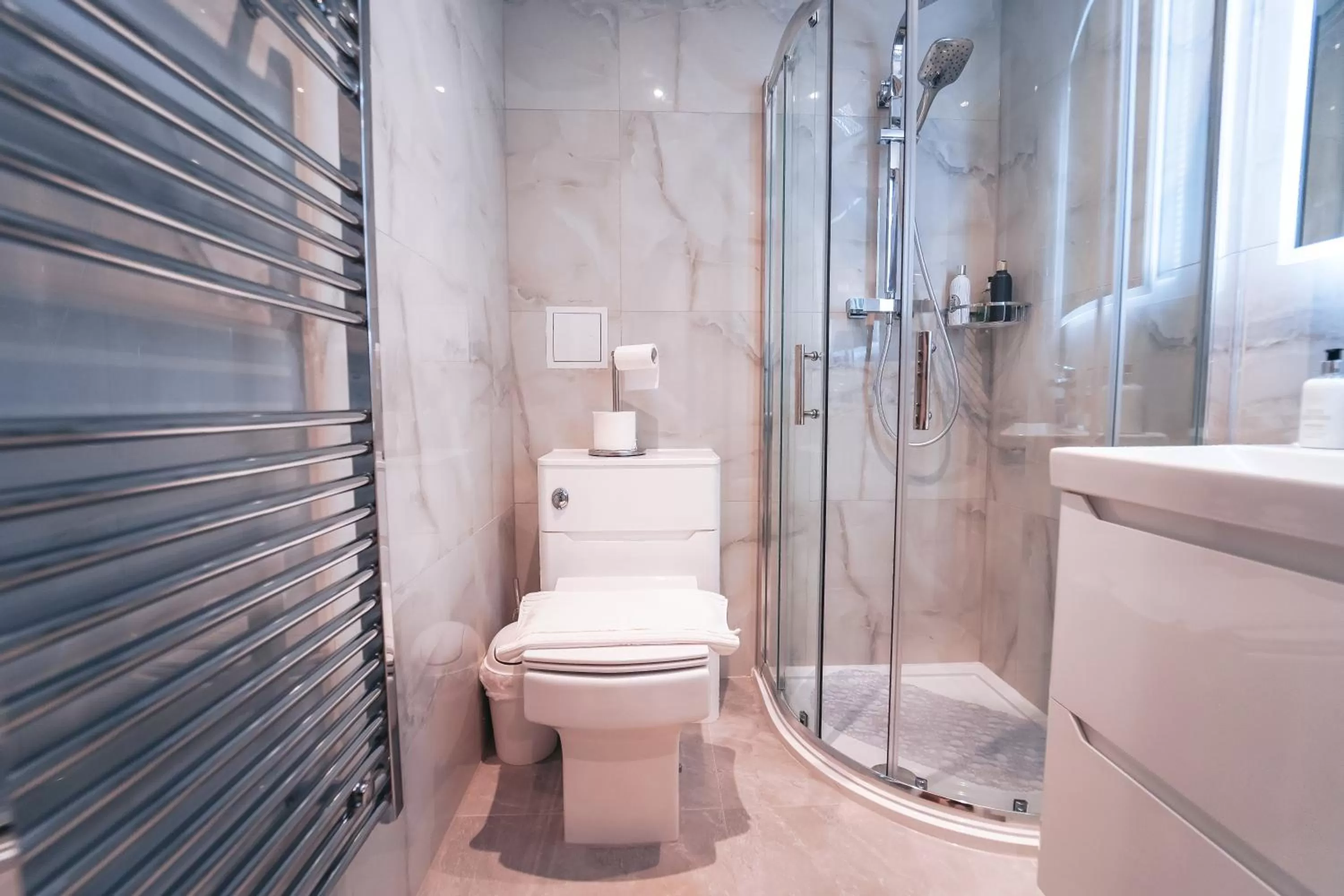 Shower, Bathroom in The Avonmore Olympia