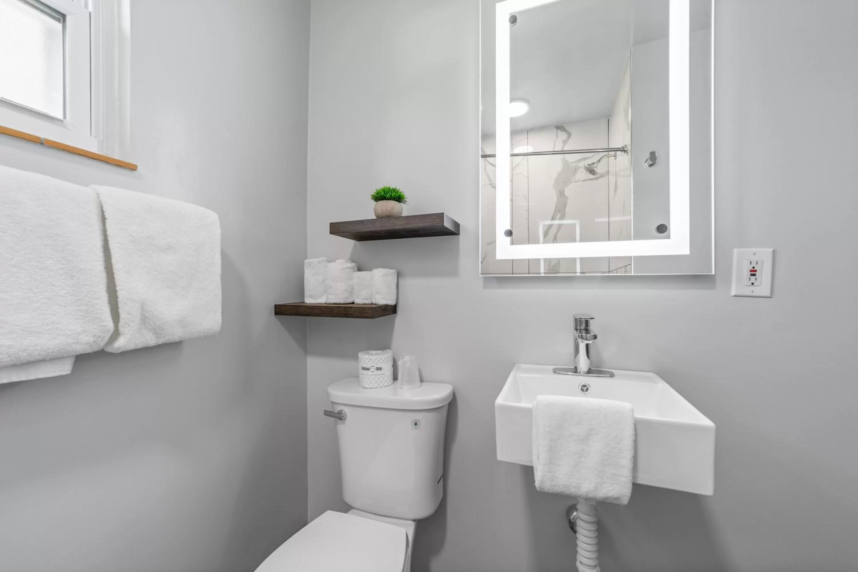 Bathroom in Glass House Inn Erie Near I-90 & I-79