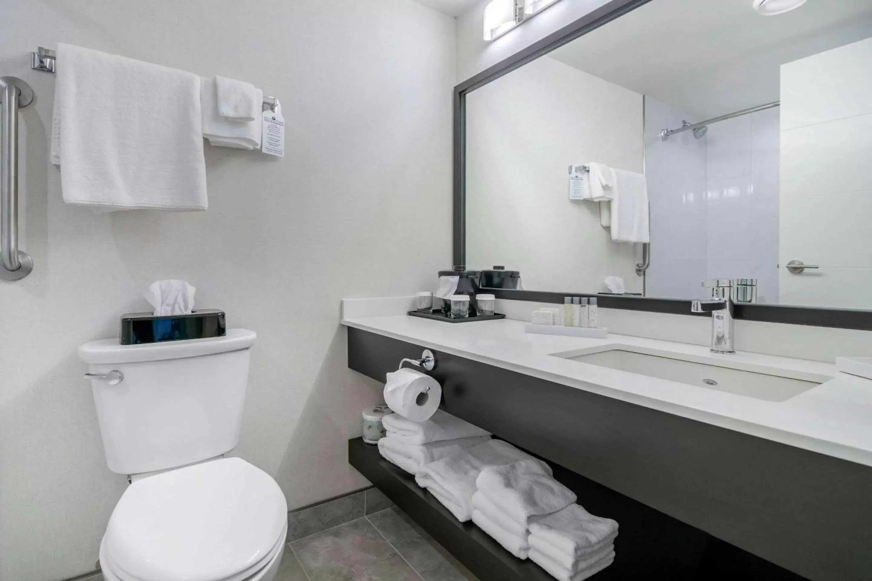 Bathroom in Bayside Resort, Ascend Hotel Collection