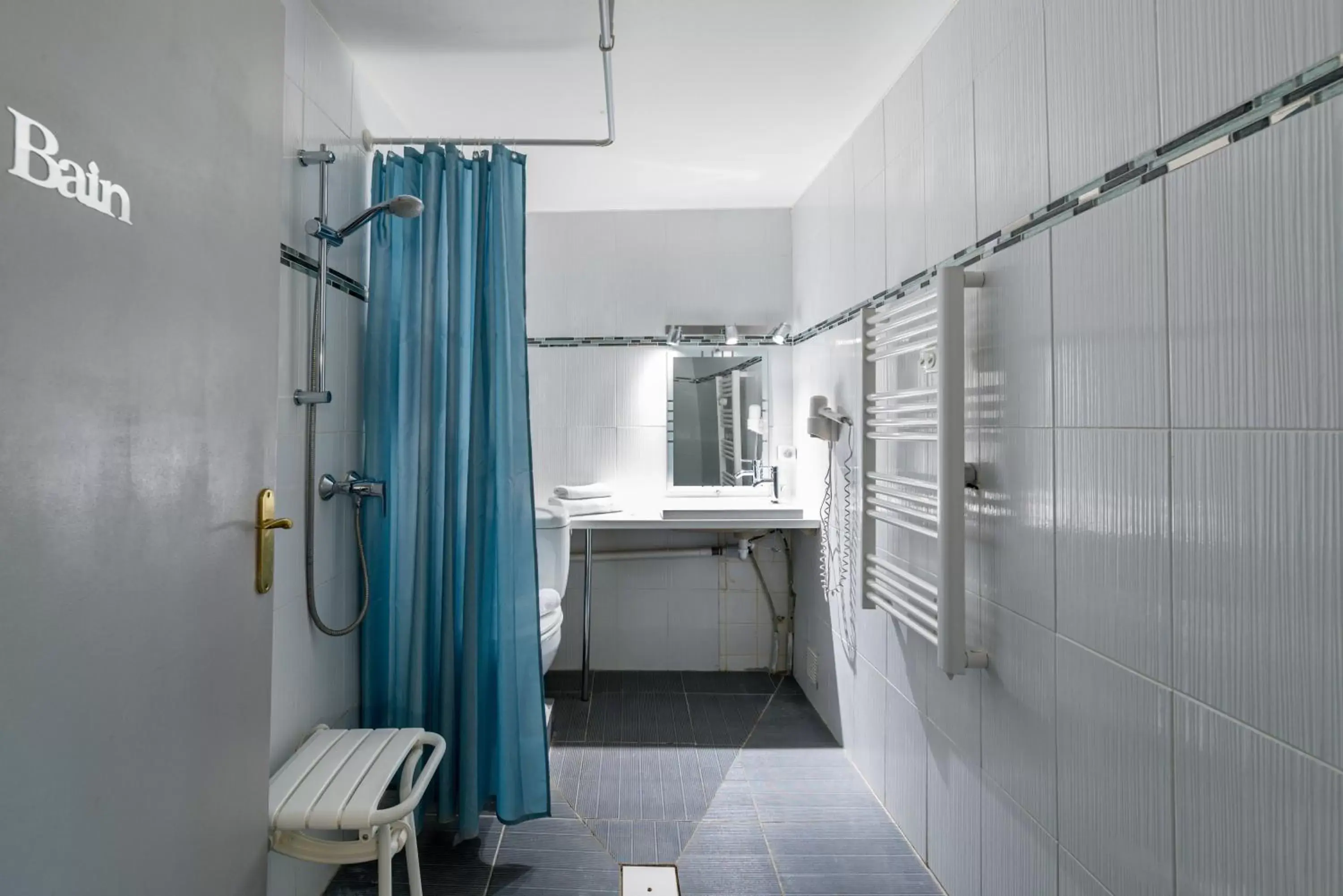 Bathroom in Hôtel Lapeyronie