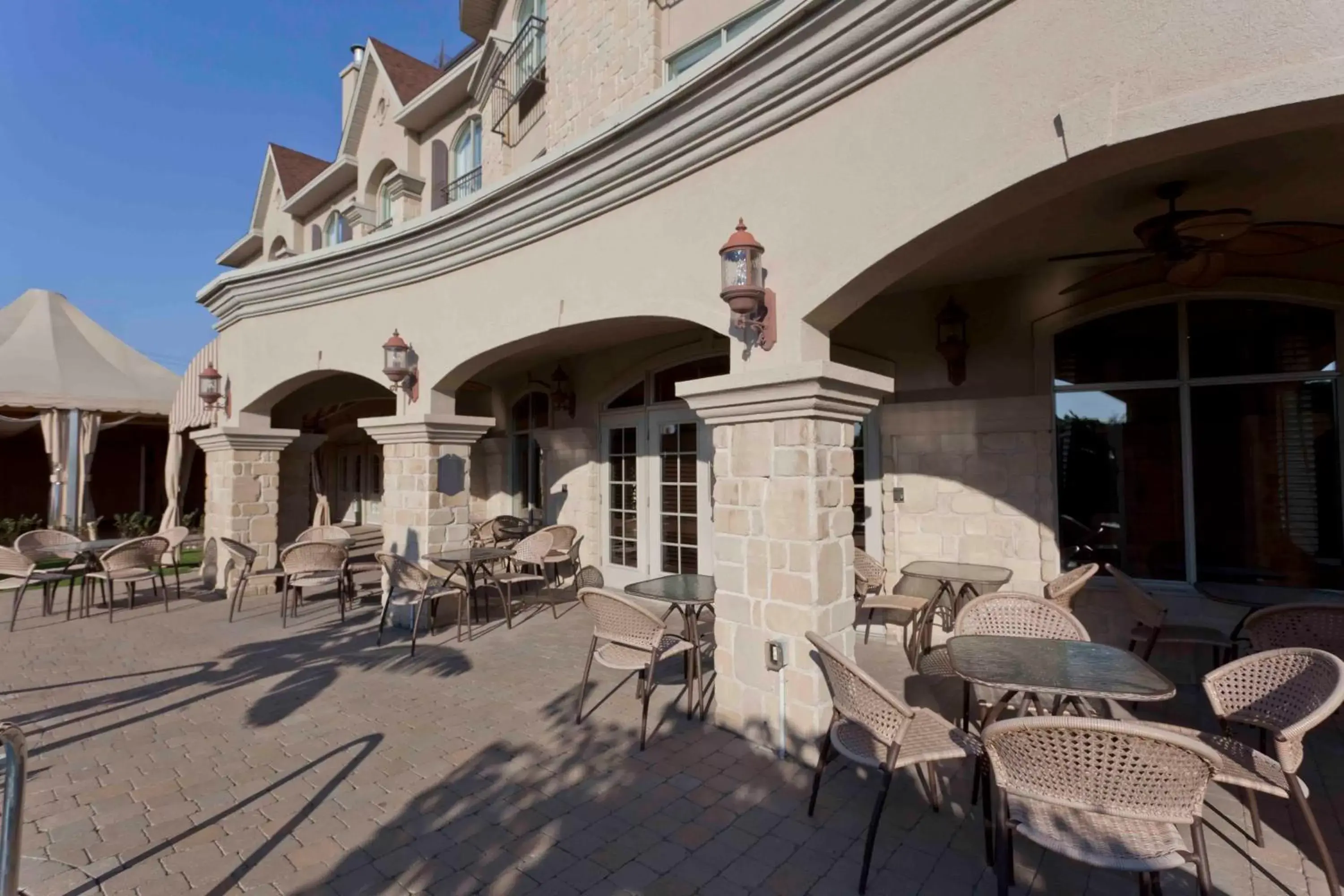 Patio in Le St-Martin Hotel & Suites