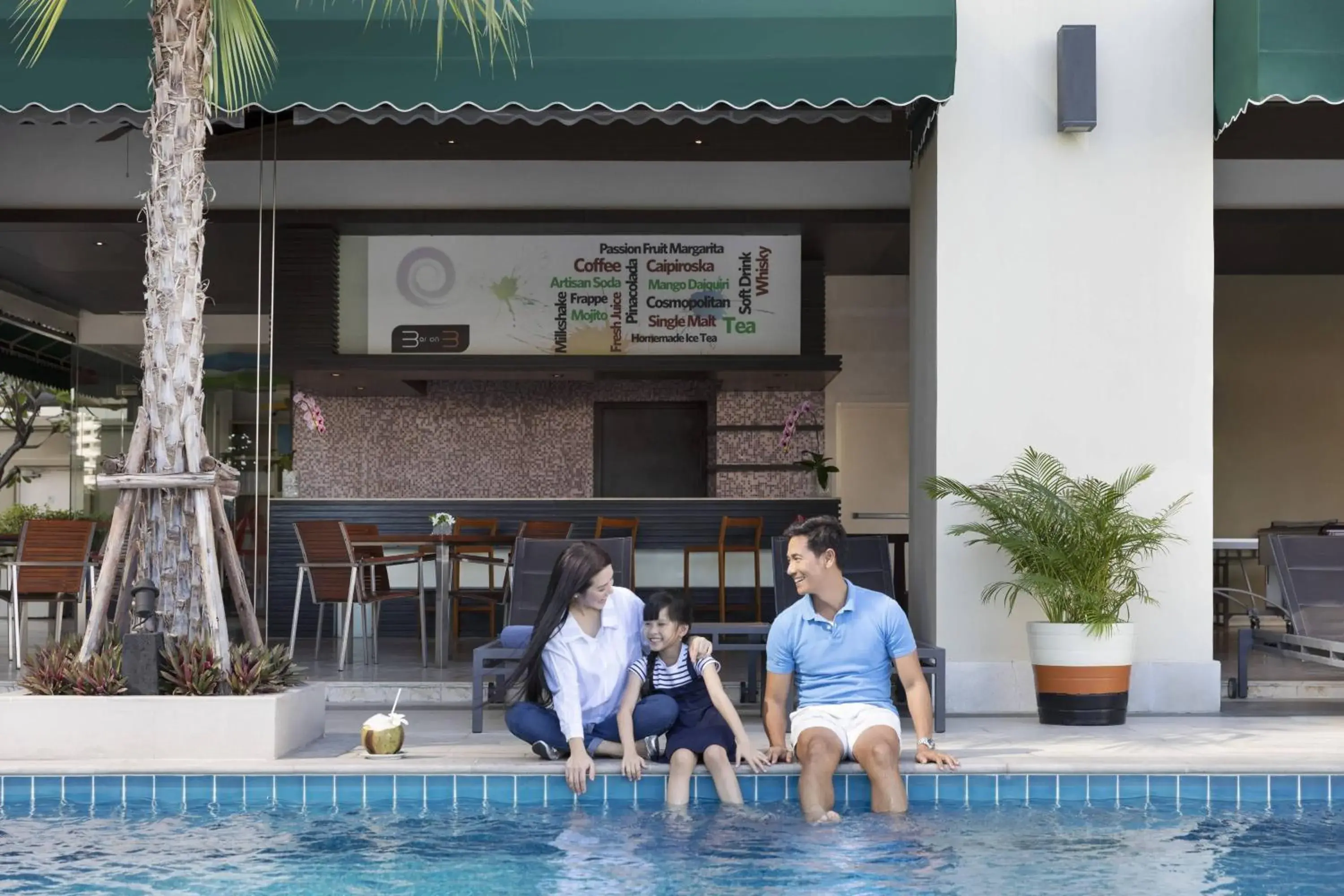 Swimming pool in Marriott Executive Apartments Sukhumvit Park