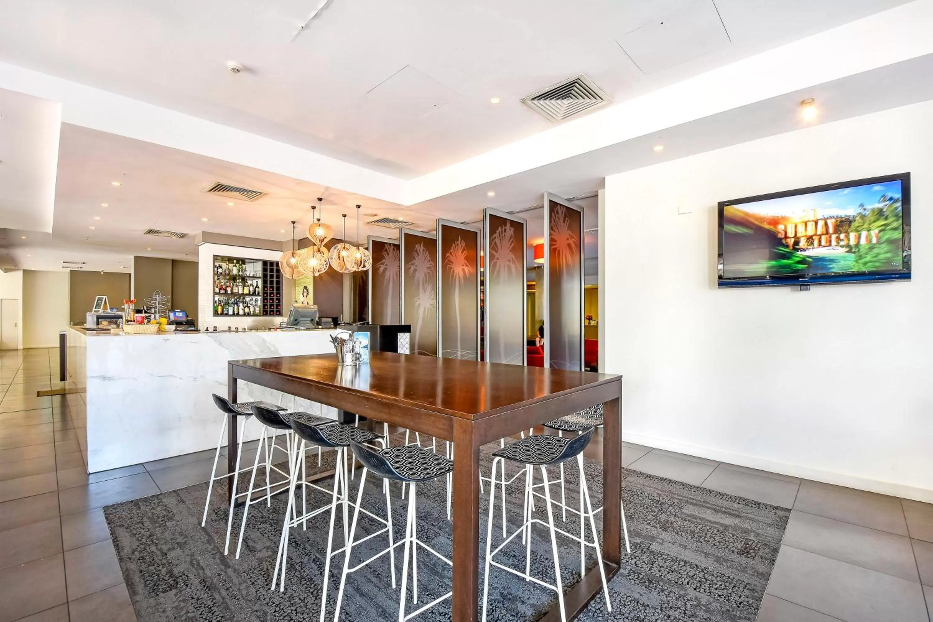 Restaurant/places to eat in Mantra Pandanas