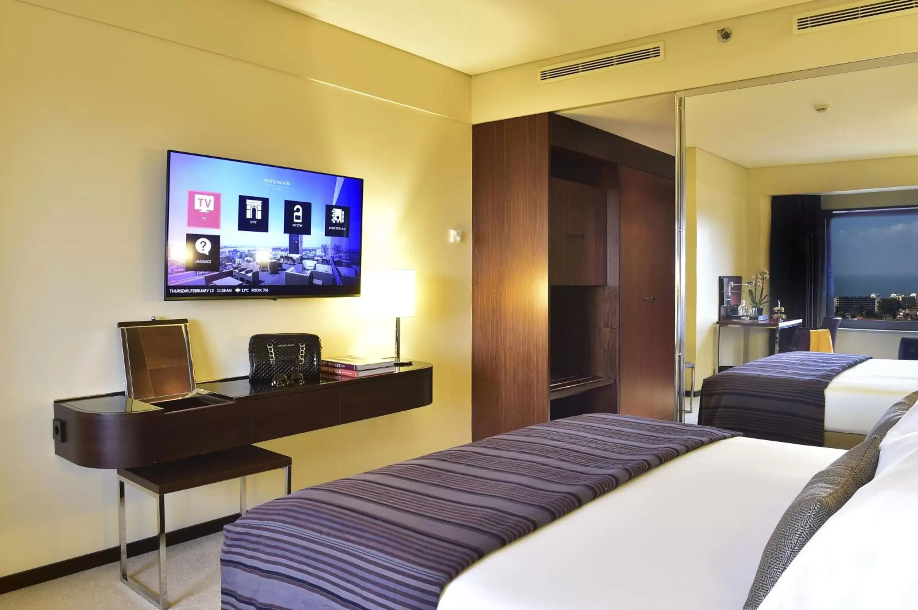 TV and multimedia, TV/Entertainment Center in Porto Palácio Hotel by The Editory