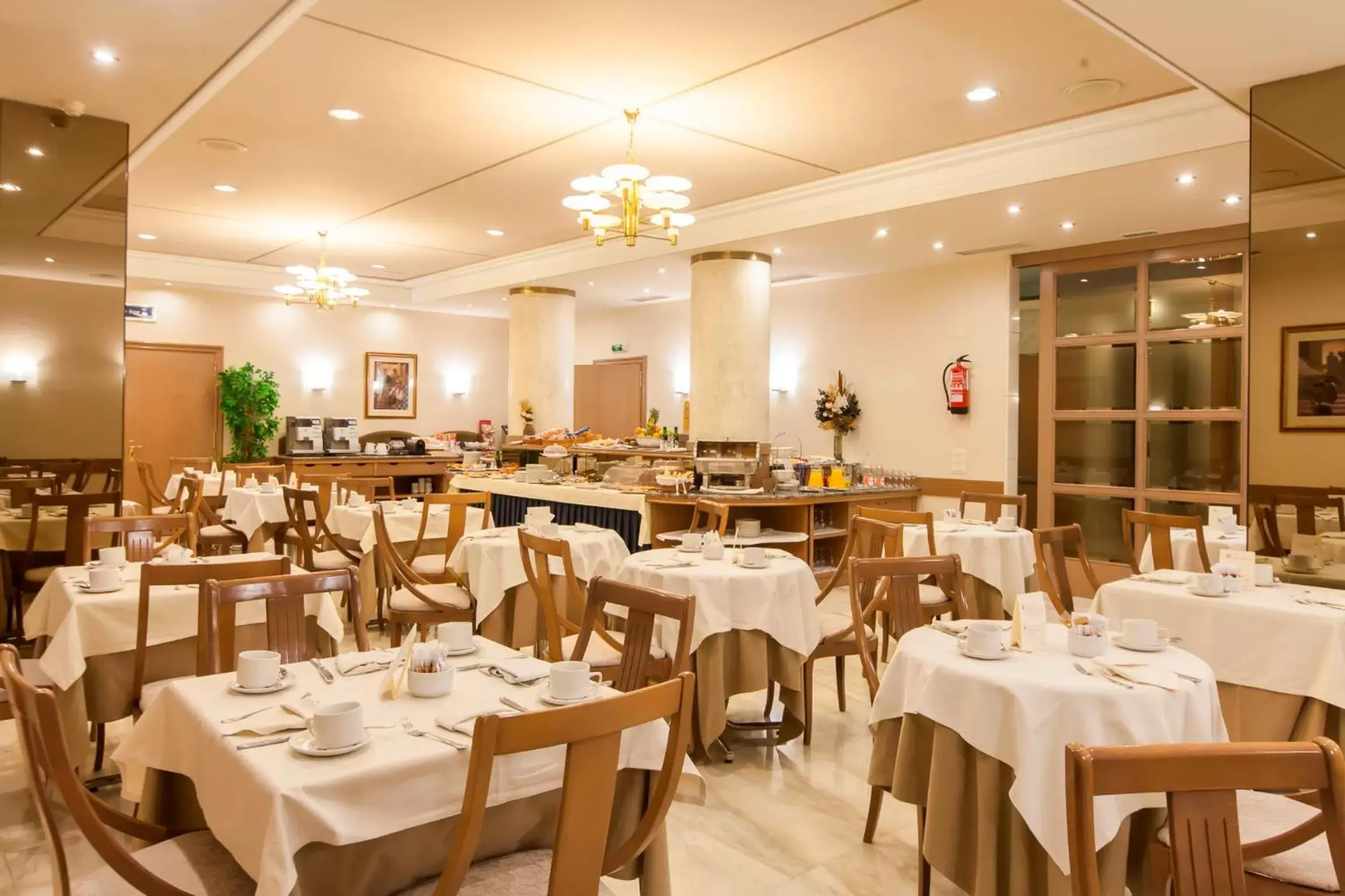 Restaurant/Places to Eat in Hotel Albret