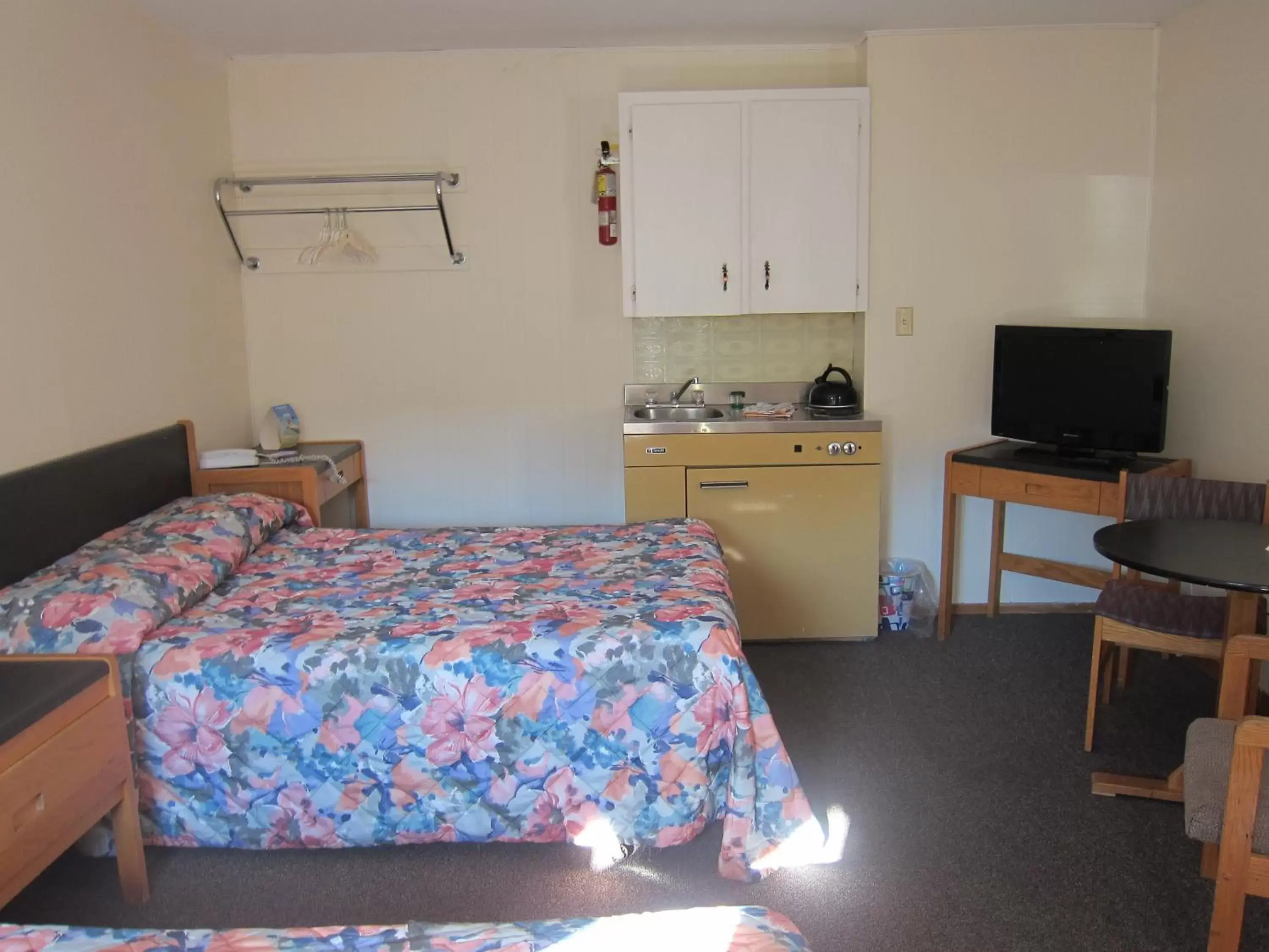 Kitchen or kitchenette in Shine Motel