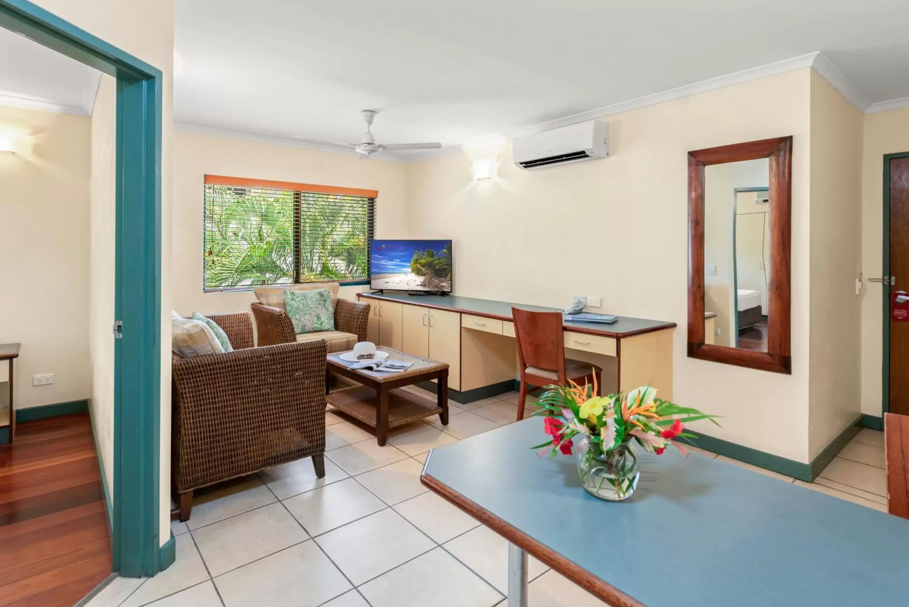 Living room, Seating Area in Bay Village Tropical Retreat & Apartments