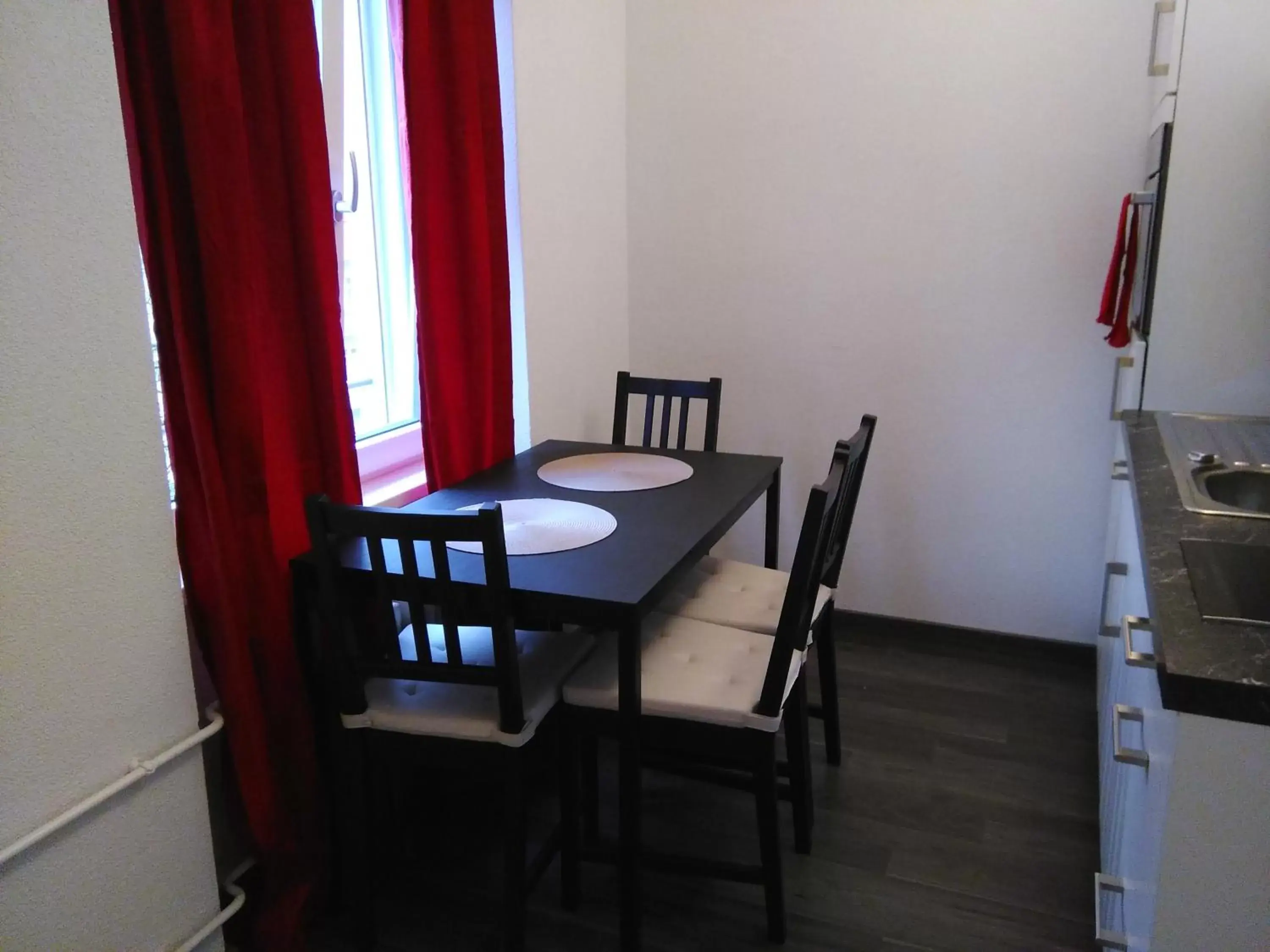 Photo of the whole room, Dining Area in INSIDE FIVE City Apartment