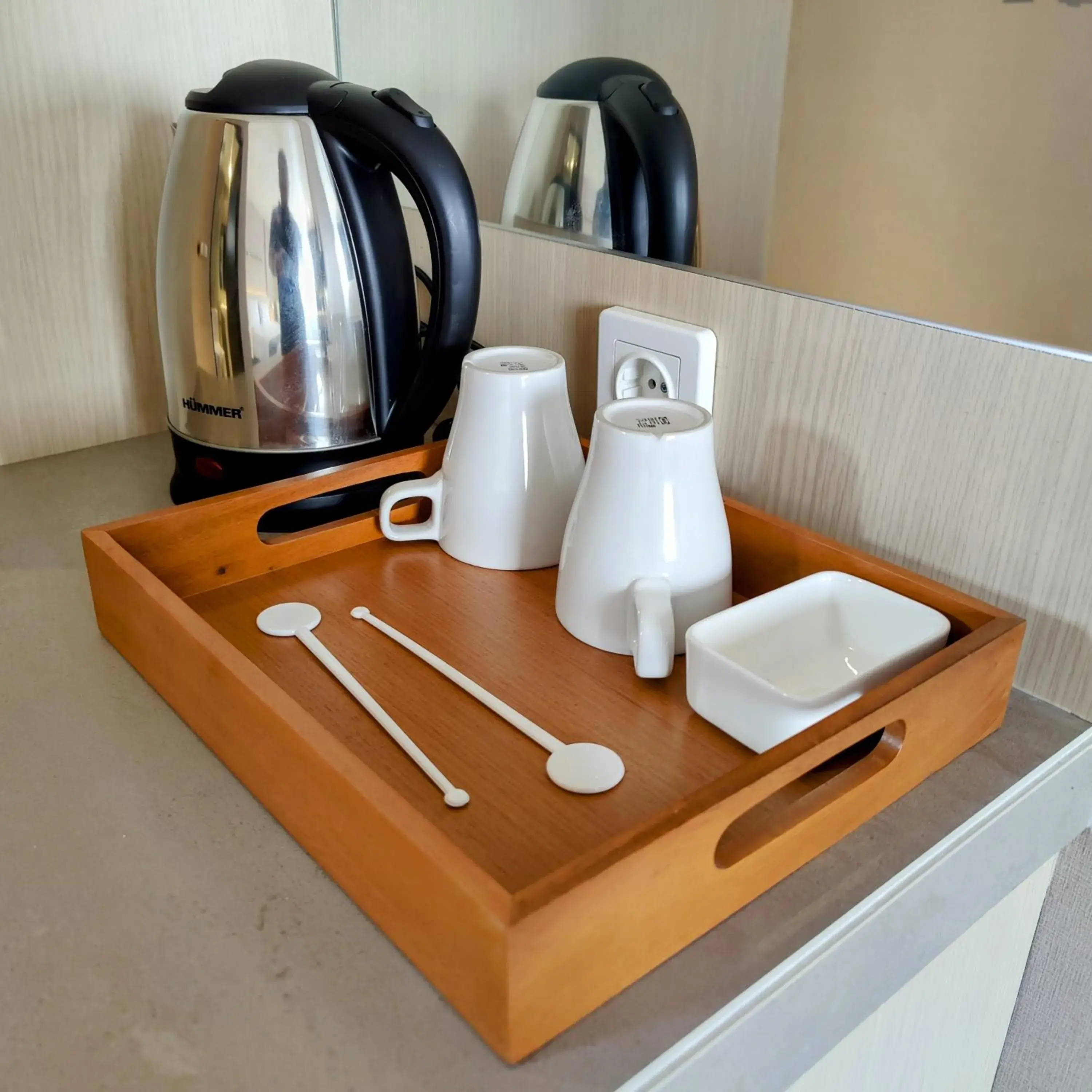 Coffee/tea facilities in The Mango Suites by Flat06