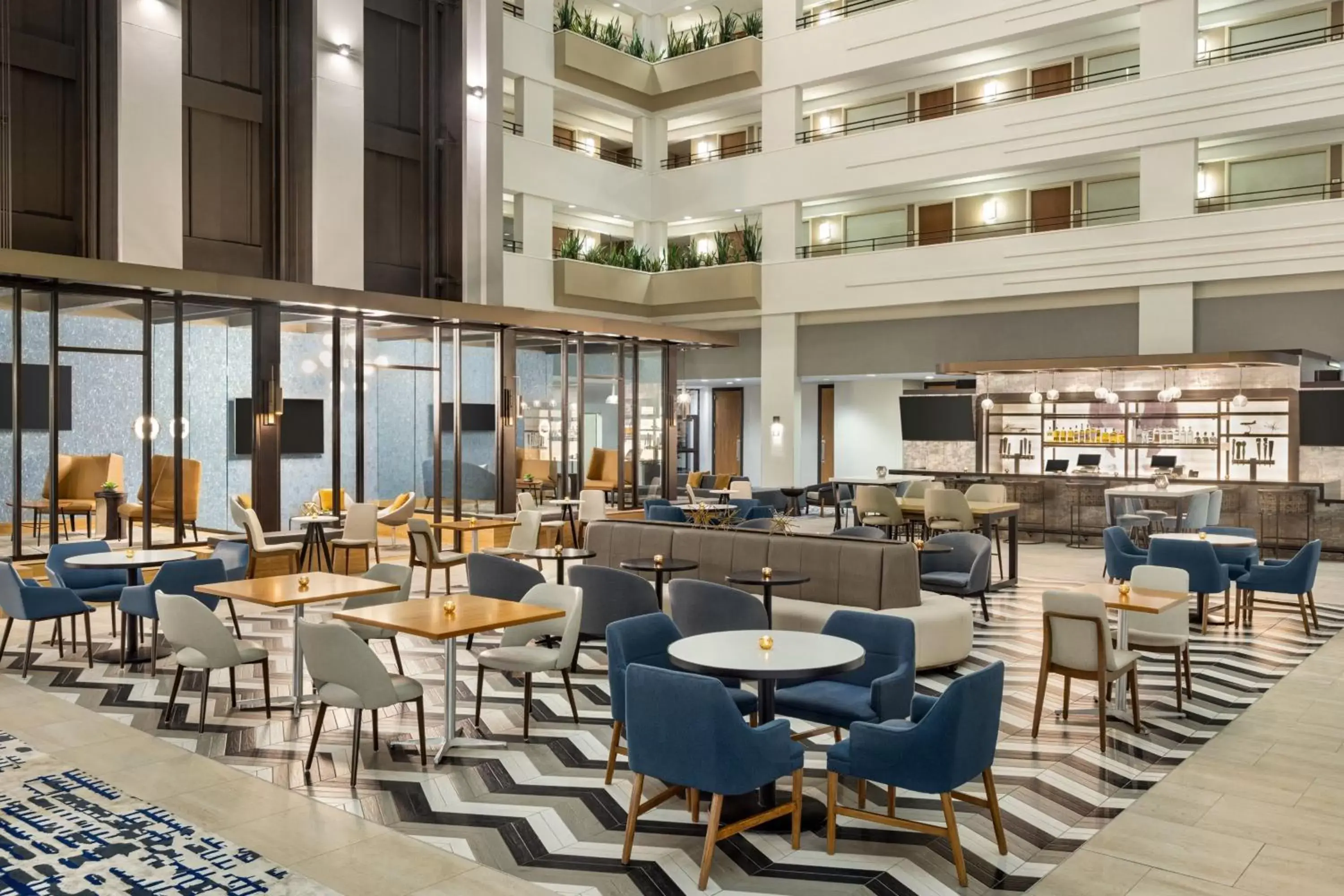 Restaurant/places to eat, Lounge/Bar in Sheraton Suites Chicago O'Hare