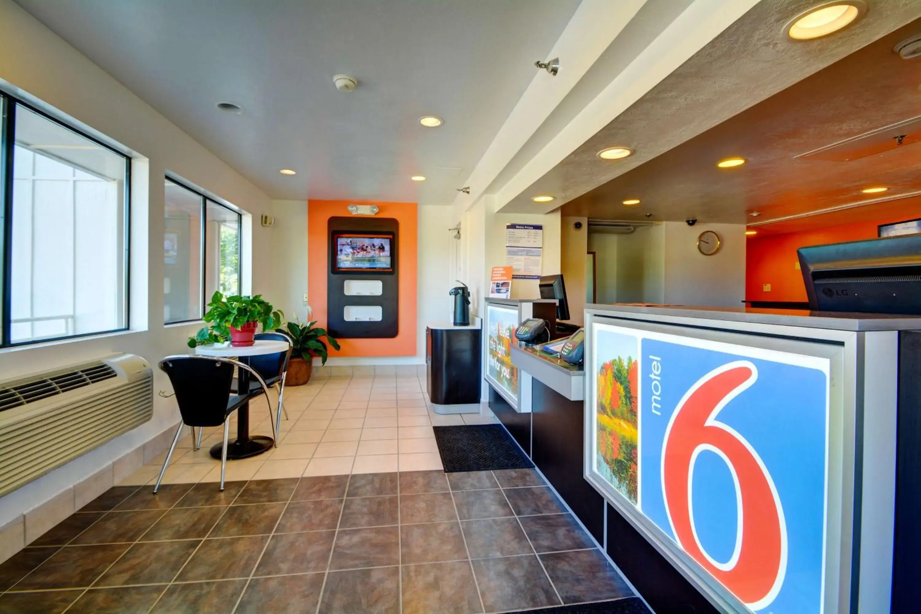 Lobby or reception in Motel 6-Windsor Locks, CT - Hartford Lobby or reception in Motel 6-Windsor Locks, CT - Hartford