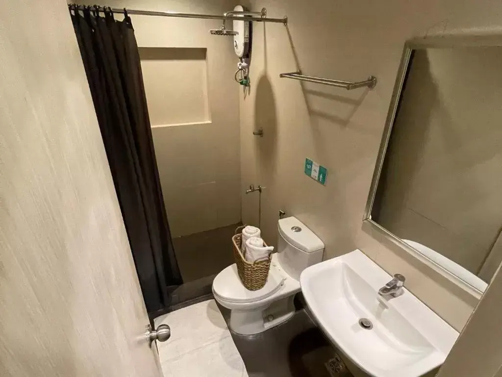 Bathroom in Treetop Suites