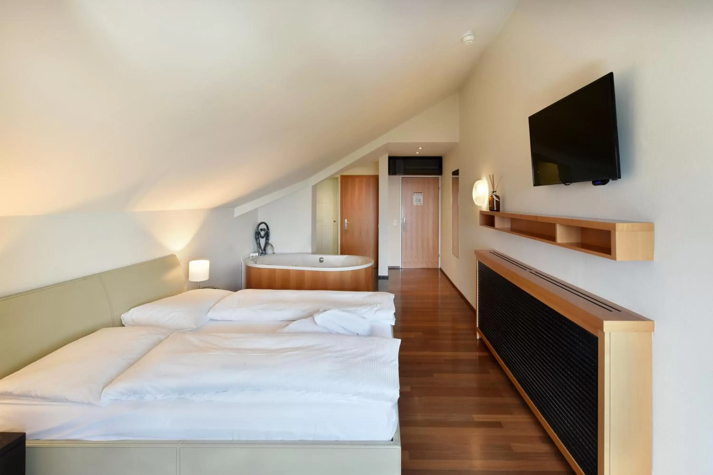  Junior Suite with Alps and Lake View in Hotel UTO KULM - car-free