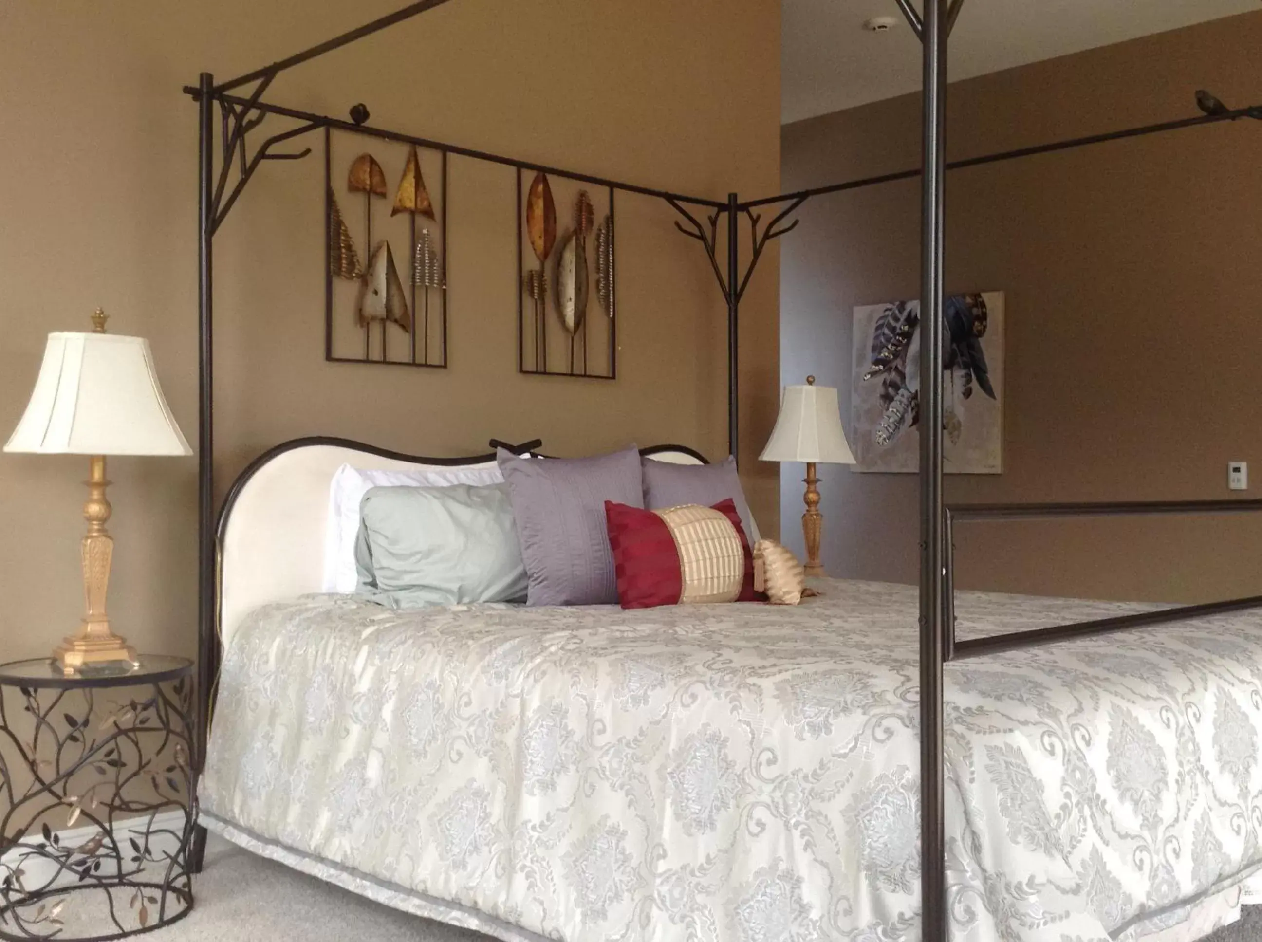 Bedroom, Bed in Mill Creek Gardens Bedroom, Bed in Mill Creek Gardens