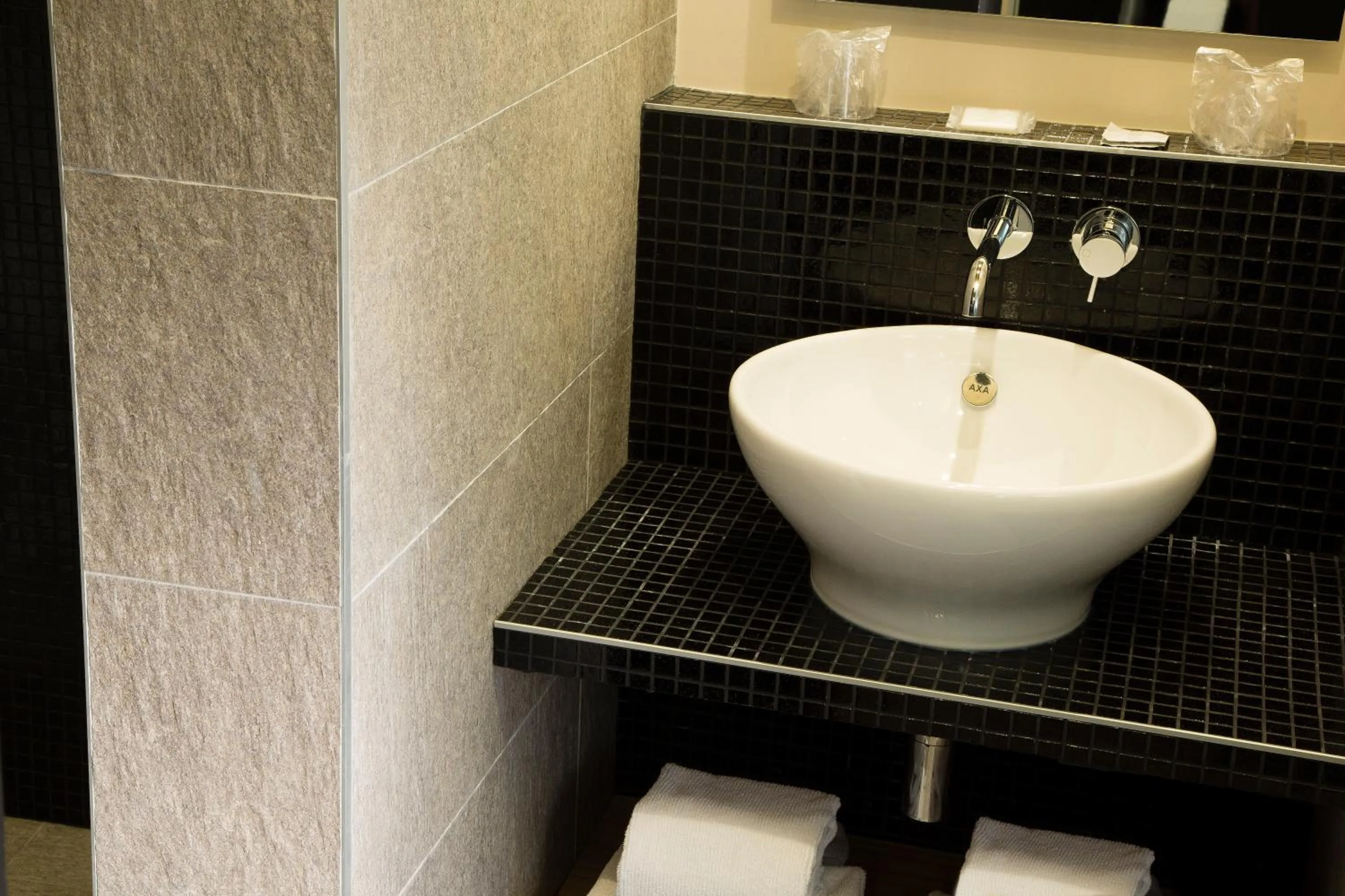 Shower in Hotel Auguste