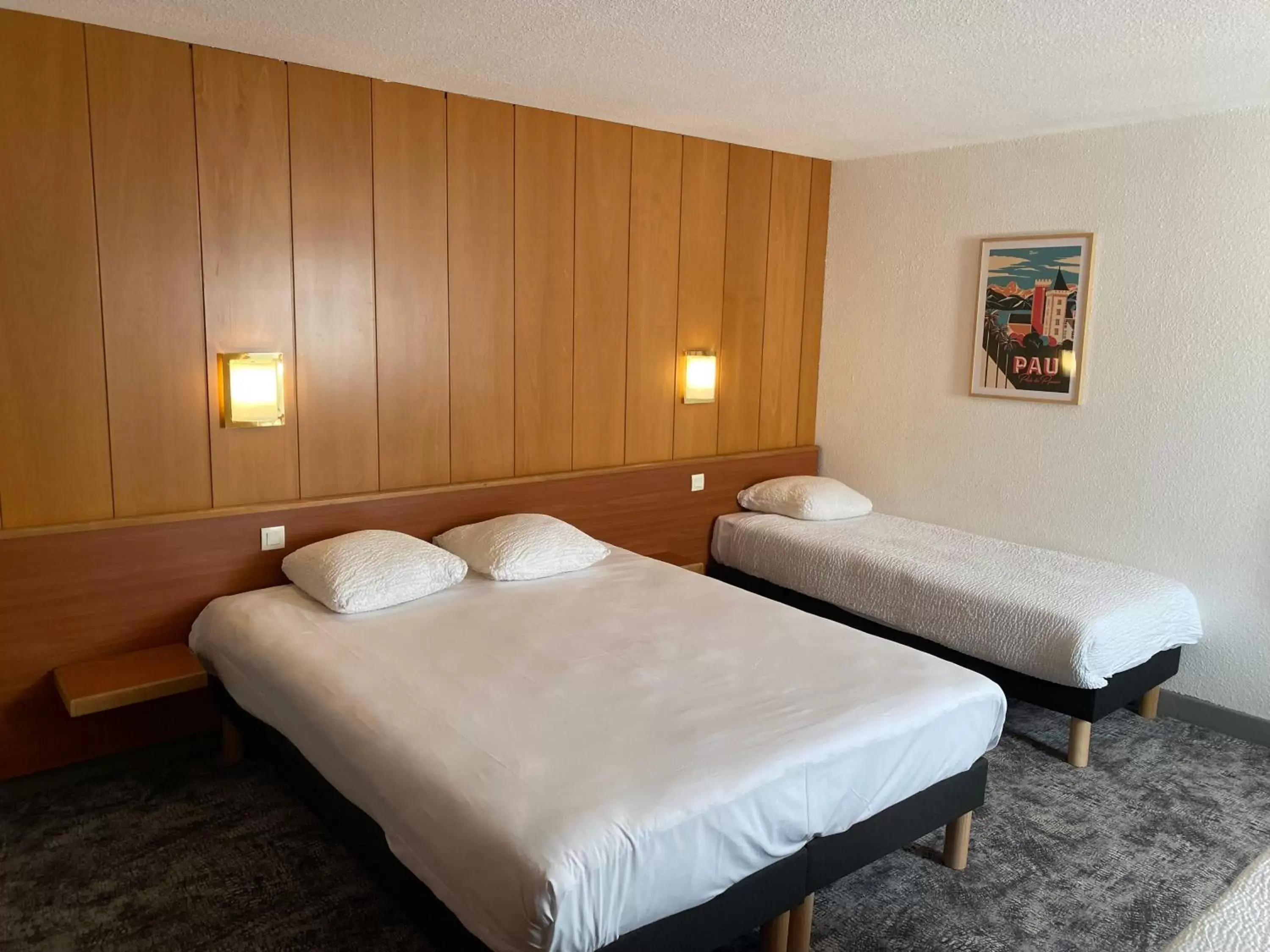Bed in Ostal Hotel Pau Universite