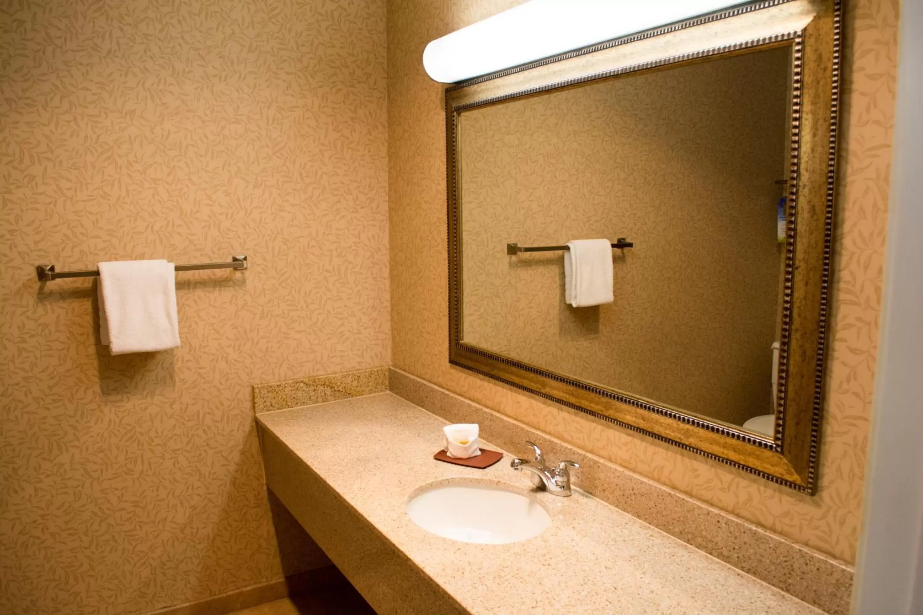 Bathroom in Days Inn by Wyndham Klamath Falls