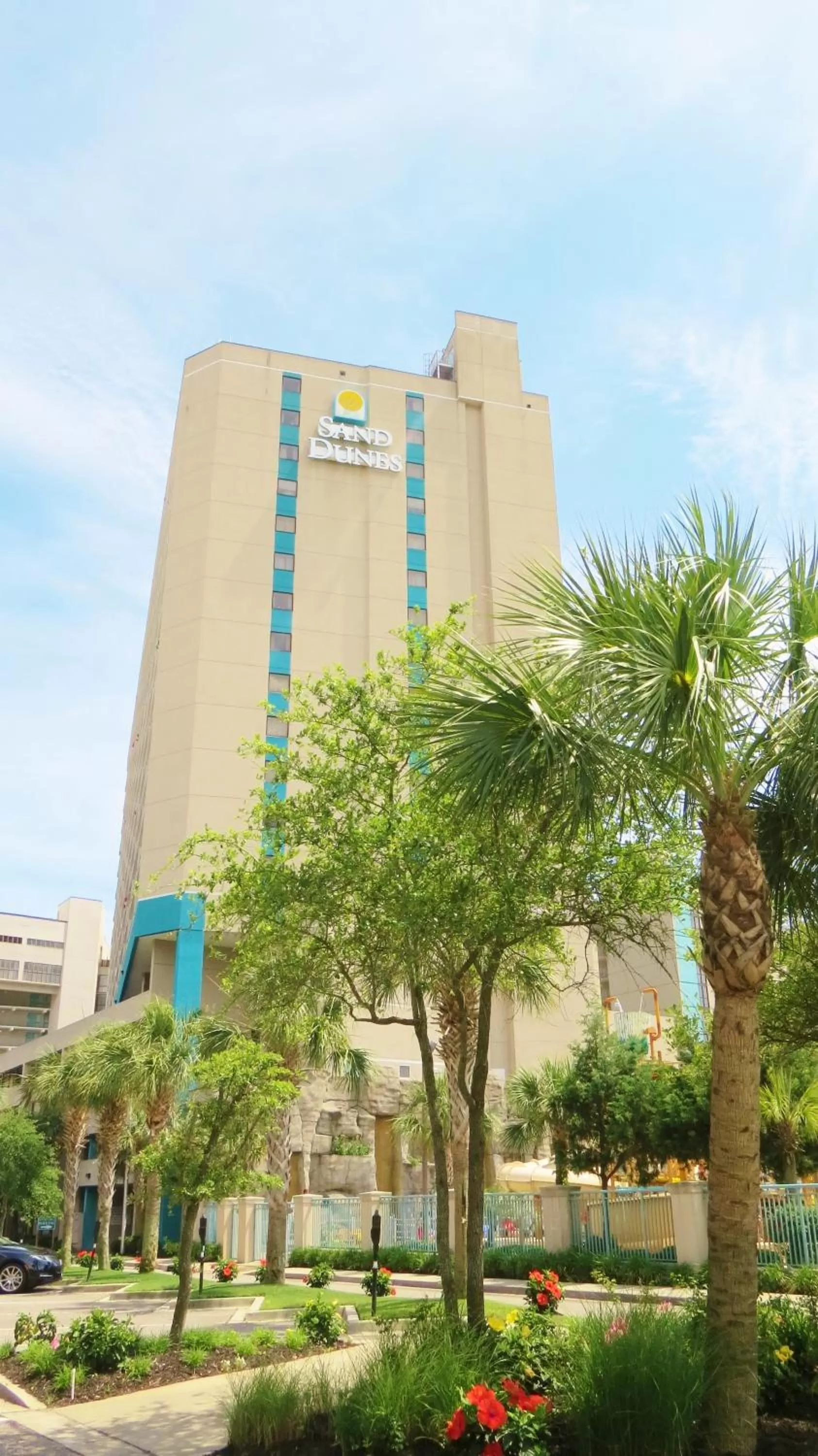 Facade/entrance in Sand Dunes Resort & Suites
