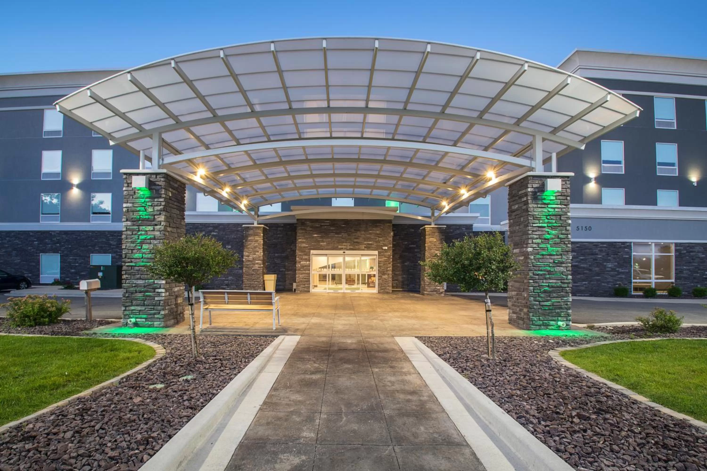 Property building in Holiday Inn & Suites Decatur-Forsyth by IHG